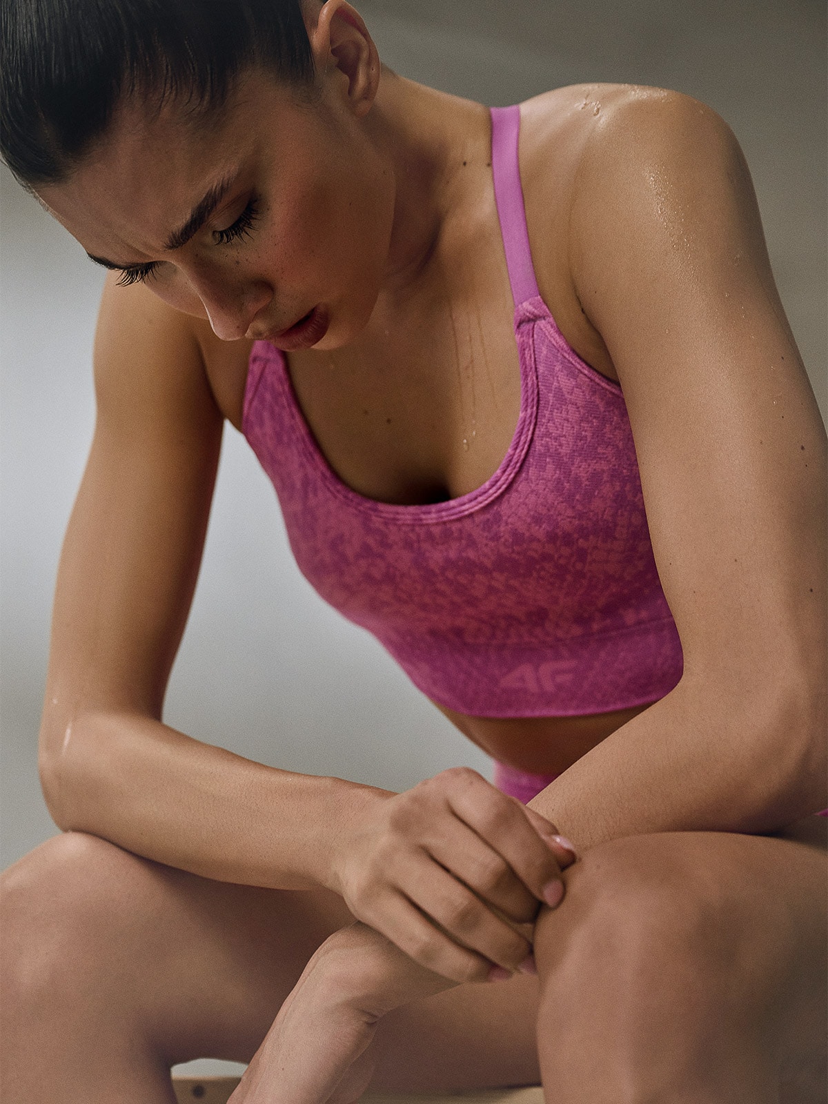 4F Biustonosz treningowy z niskim wsparciem - różowy XS/S