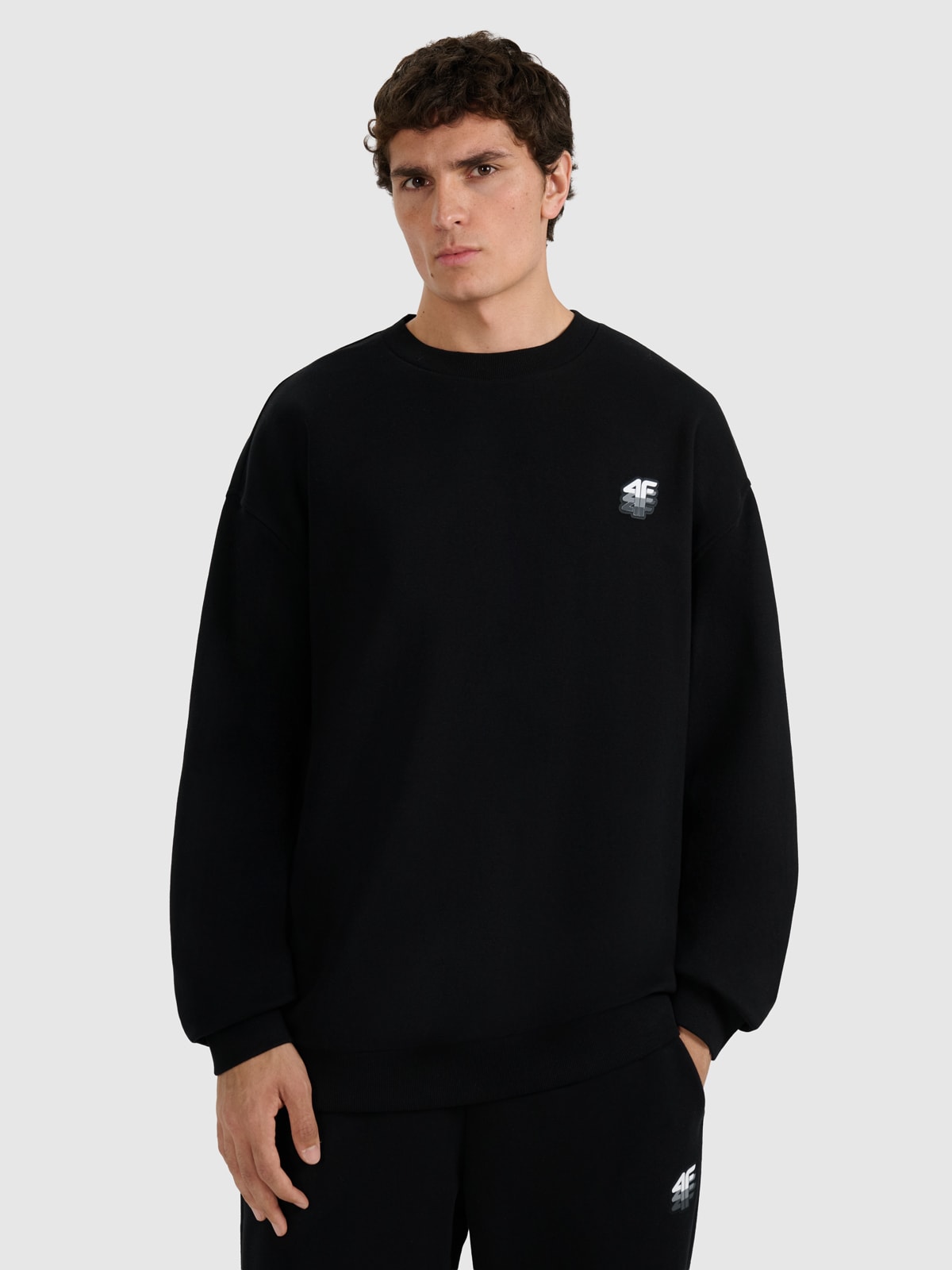 4F Bluza dresowa nierozpinana bez kaptura męska - czarna XL