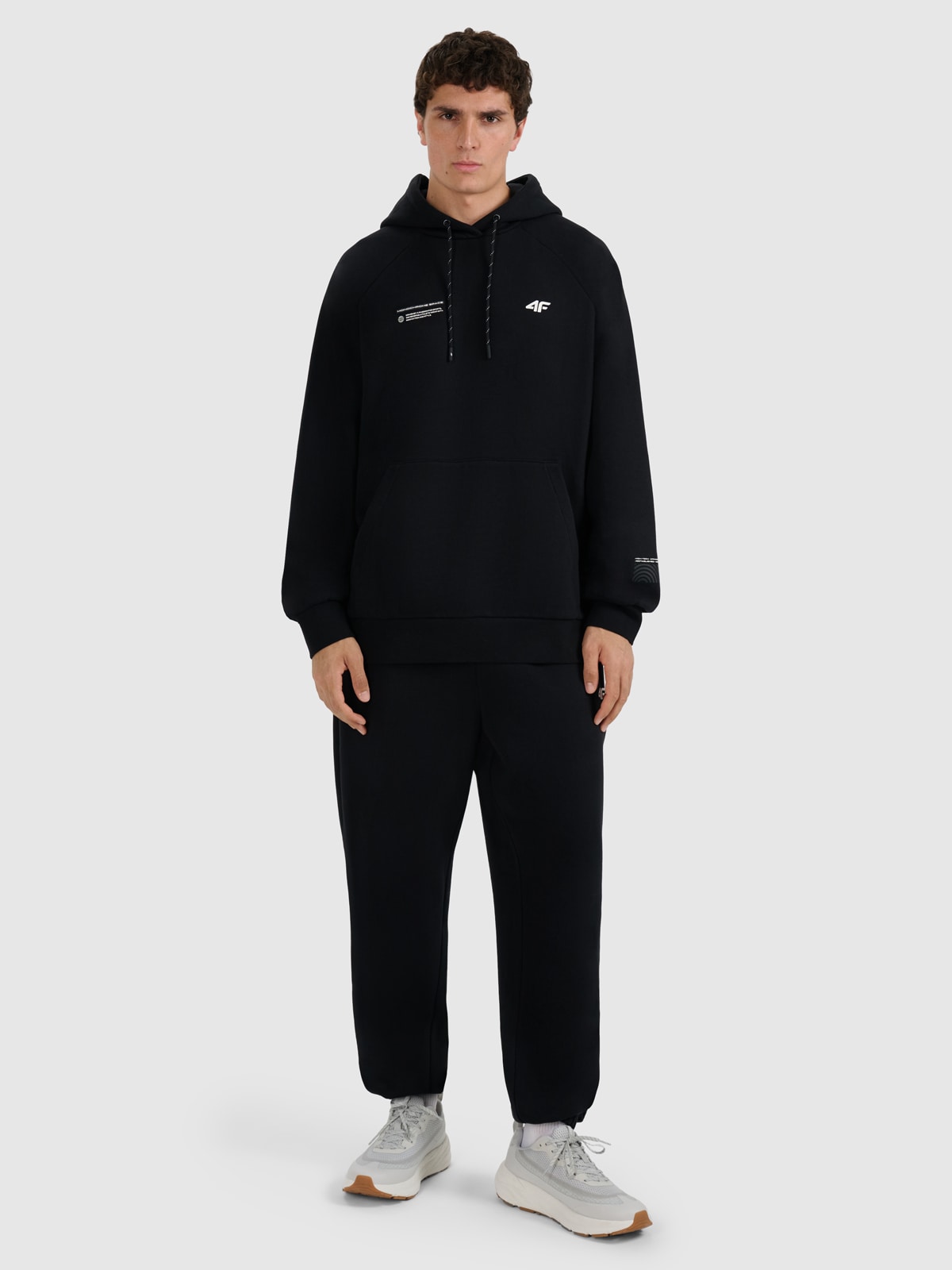 4F Spodnie dresowe joggery męskie - czarne L