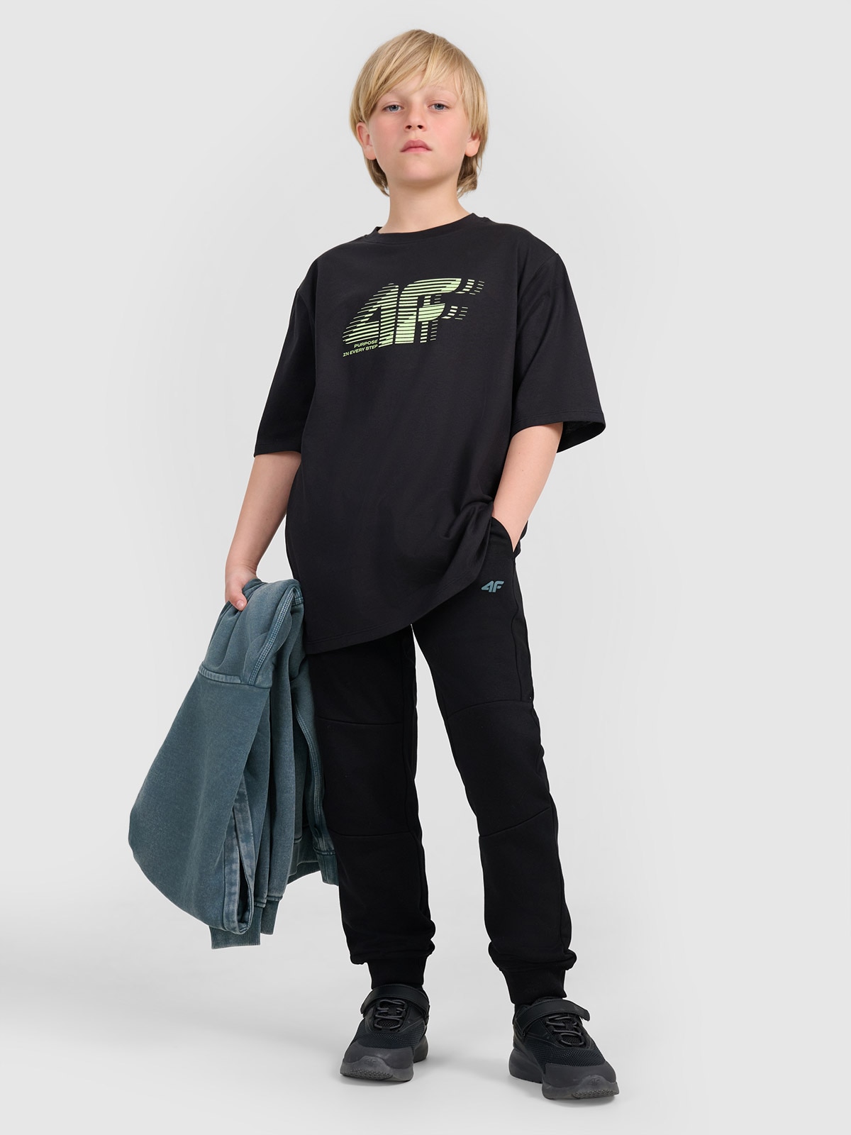 4F Spodnie dresowe joggery chłopięce - czarne 164 (13-14 lat)