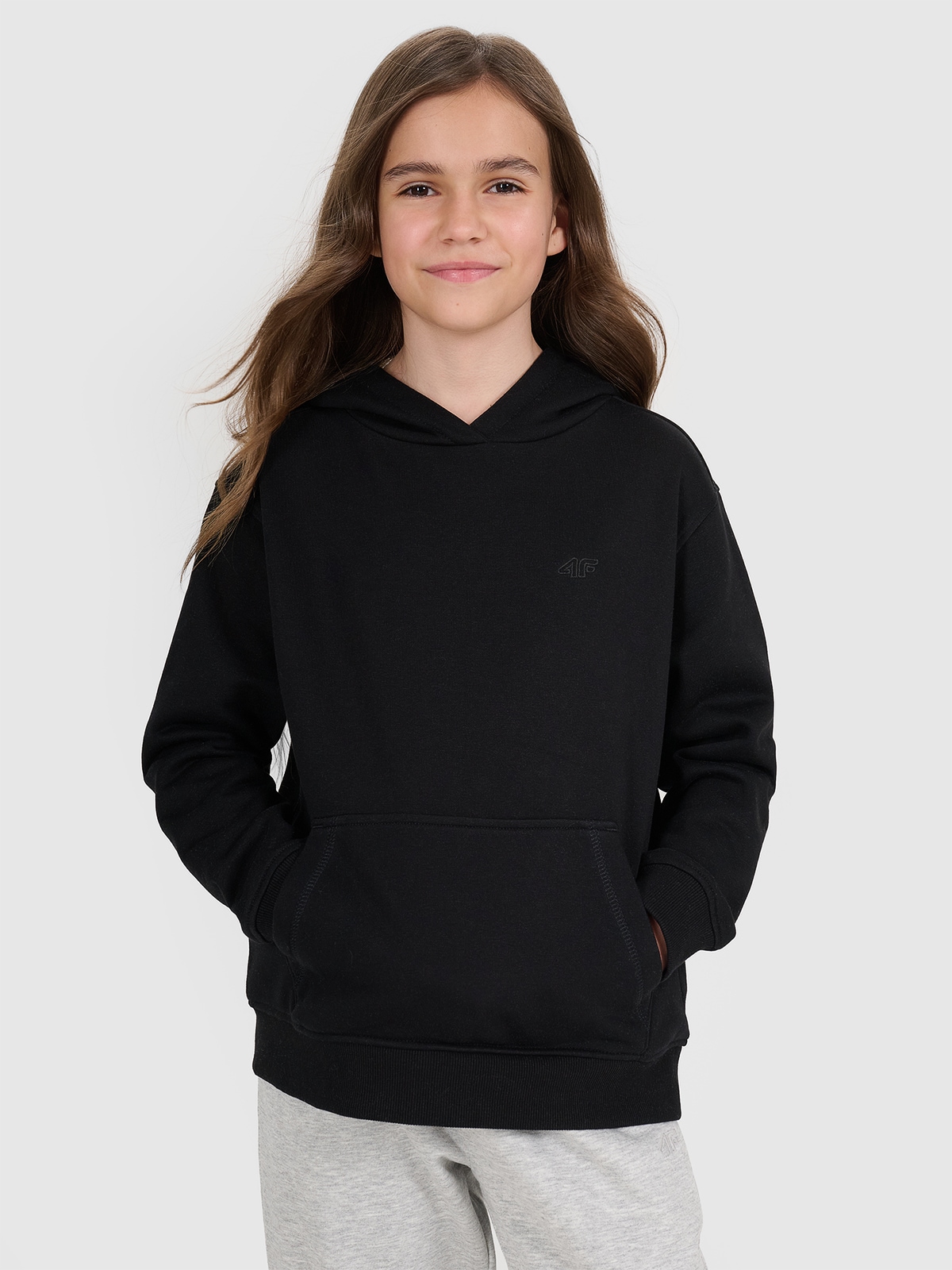 4F Bluza dresowa nierozpinana z kapturem dziewczęca - czarna 146 (10-11 lat)