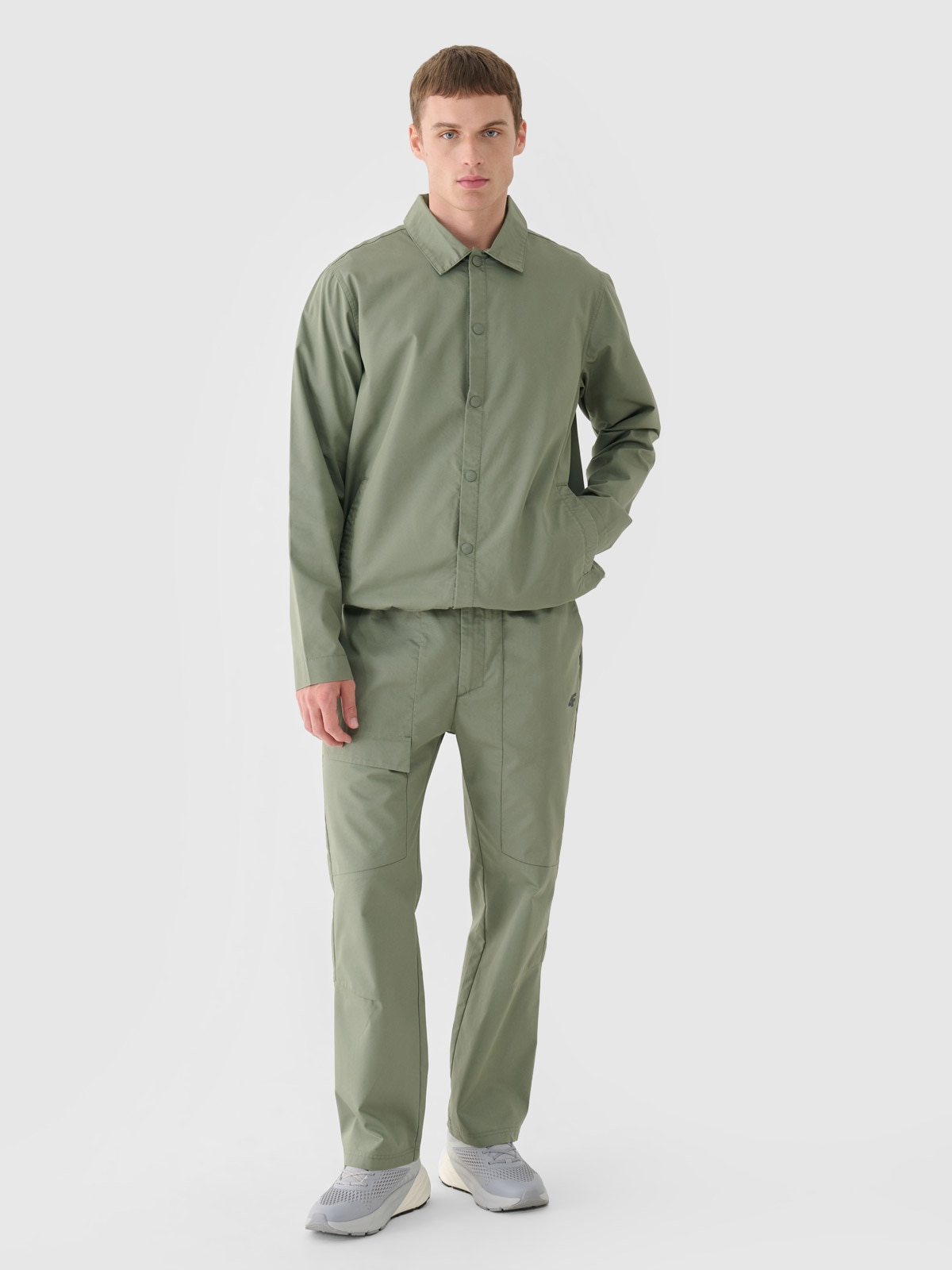 4F Spodnie casual męskie - oliwkowe/khaki M