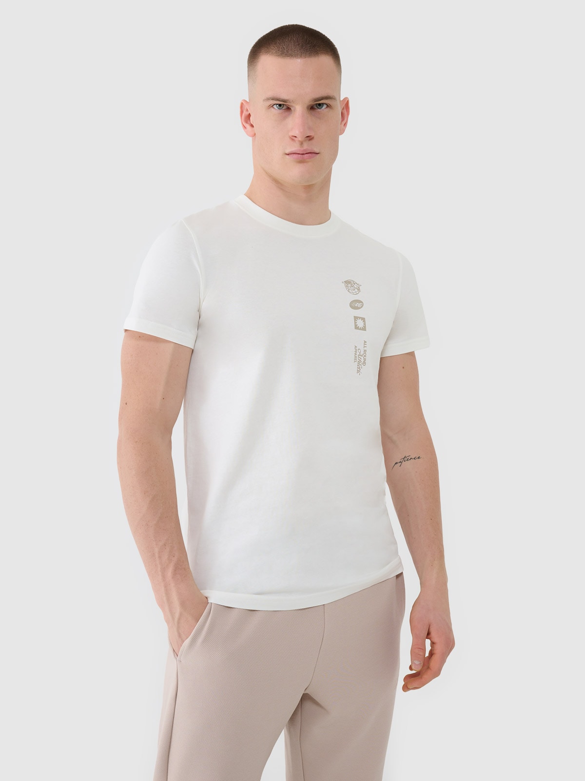 4F T-shirt regular z nadrukiem męski - beżowy L