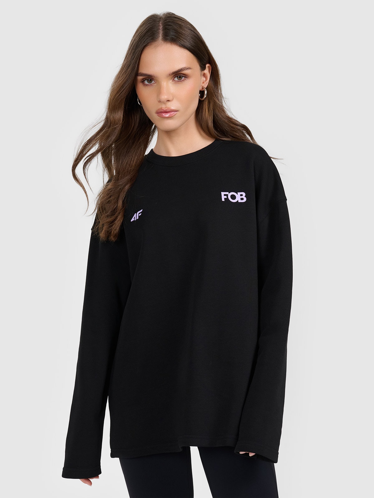 4F Bluza dresowa nierozpinana bez kaptura damska - czarna XS