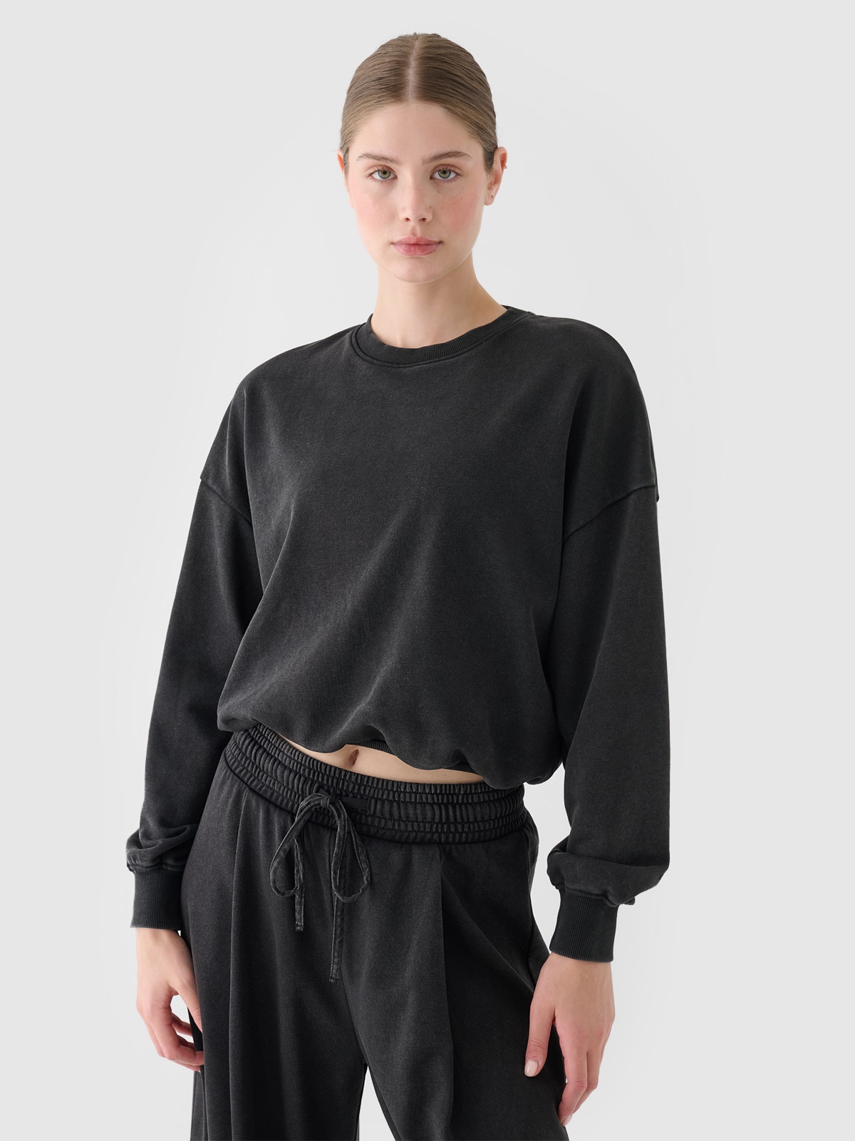 4F Bluza dresowa nierozpinana bez kaptura damska - czarna XL