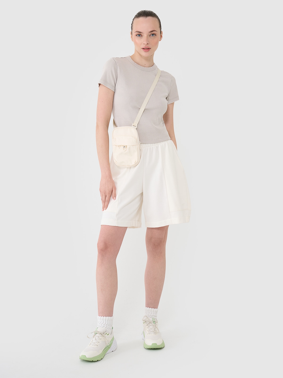 4F Spodenki dresowe damskie - białe XS