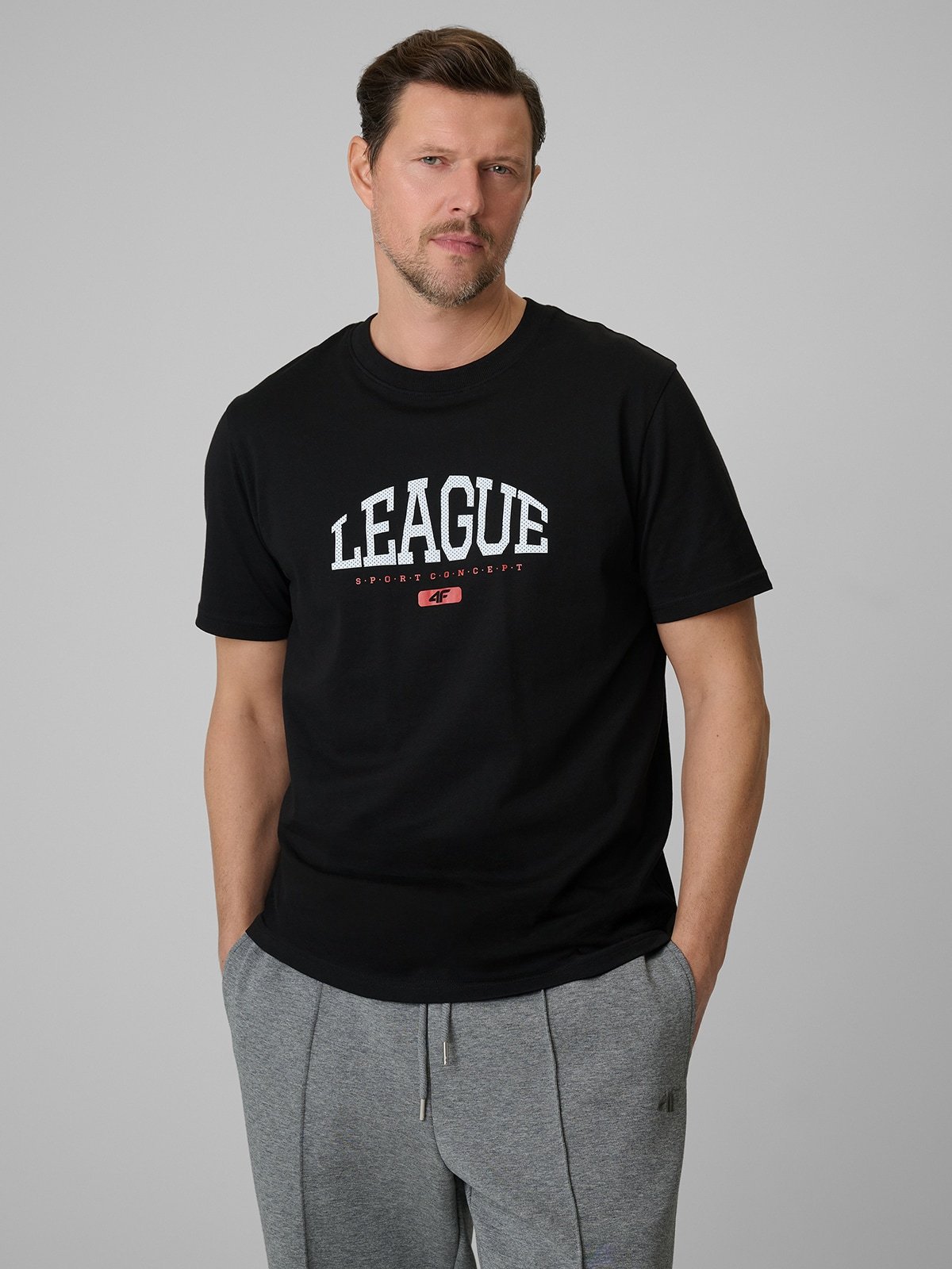 4F T-shirt regular z nadrukiem męski - czarny S