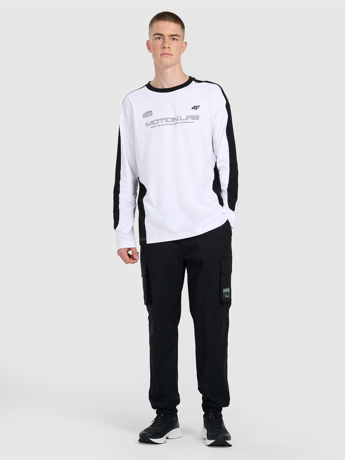 4F Spodnie casual cargo męskie - czarne XS