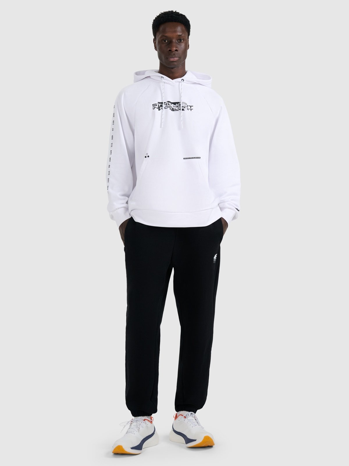 4F Spodnie dresowe joggery męskie - czarne XS