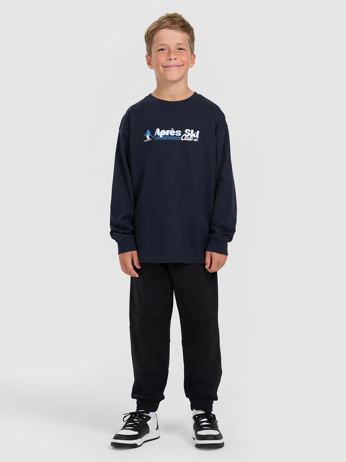 4F Spodnie dresowe joggery chłopięce - czarne 146 (10-11 lat)