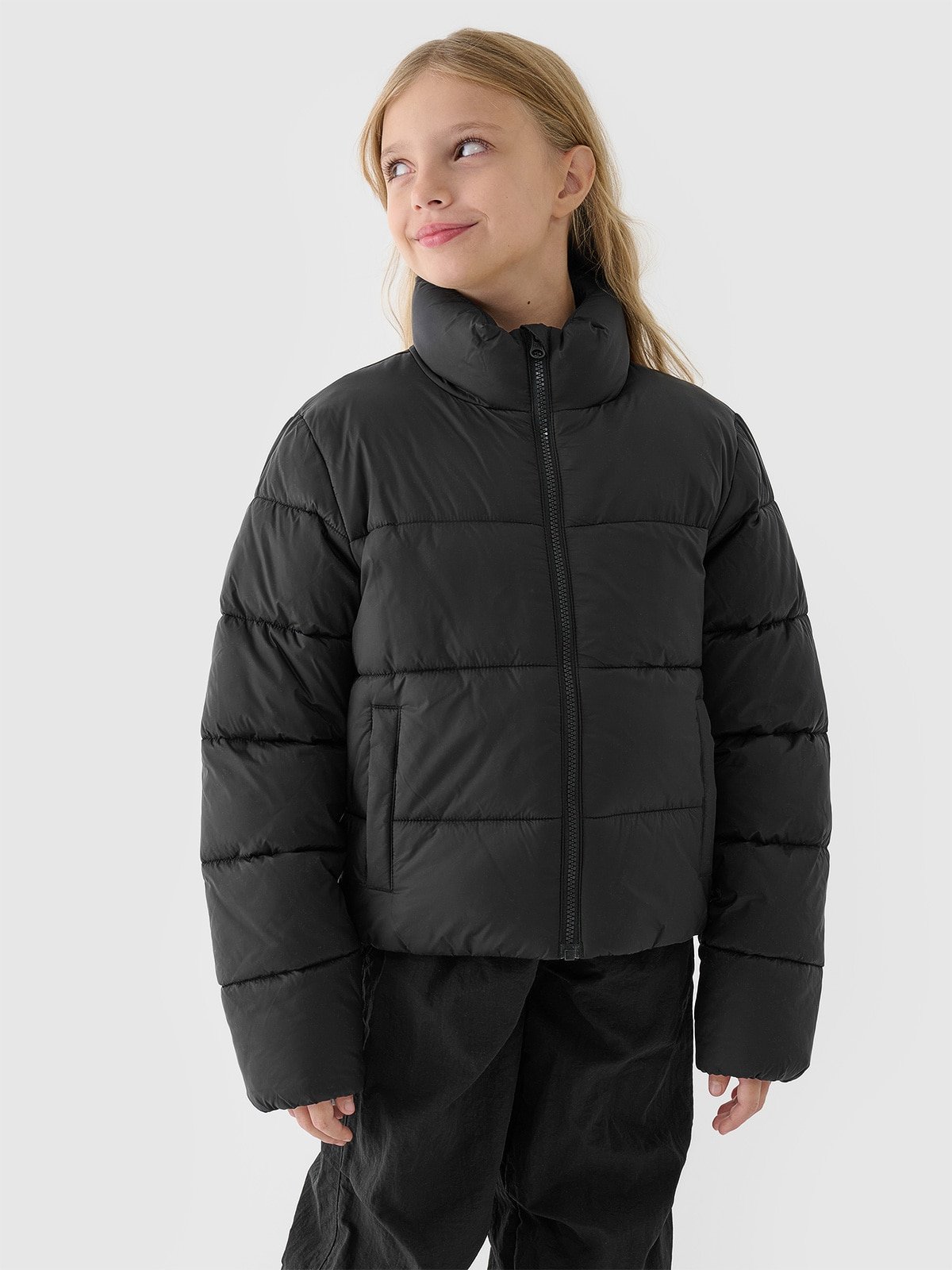 4F Kurtka puchowa z wypełnieniem syntetycznym dziecięca - czarna 140 (9-10 lat)