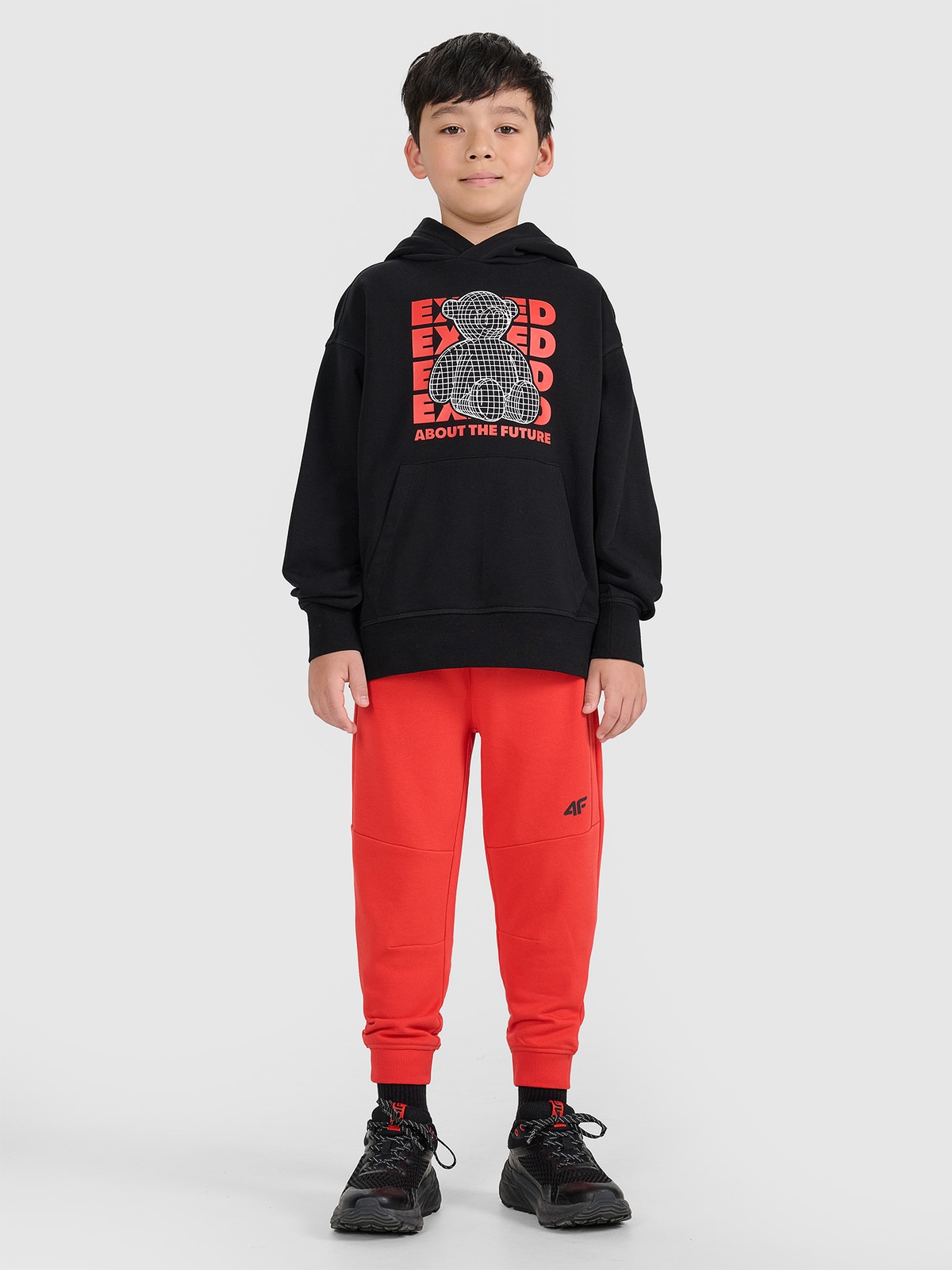 4F Spodnie dresowe joggery chłopięce - czerwone 146 (10-11 lat)