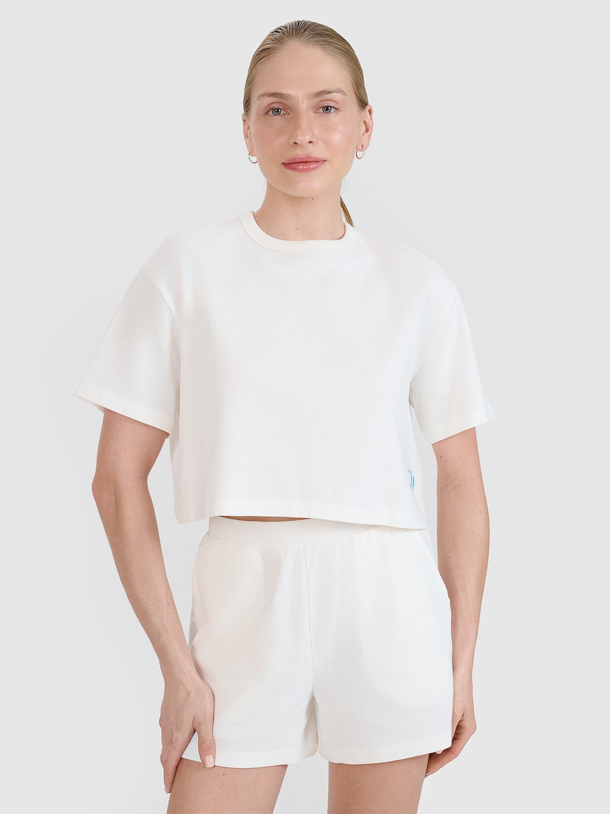 4F T-shirt crop top z waflowej dzianiny damski - biały M