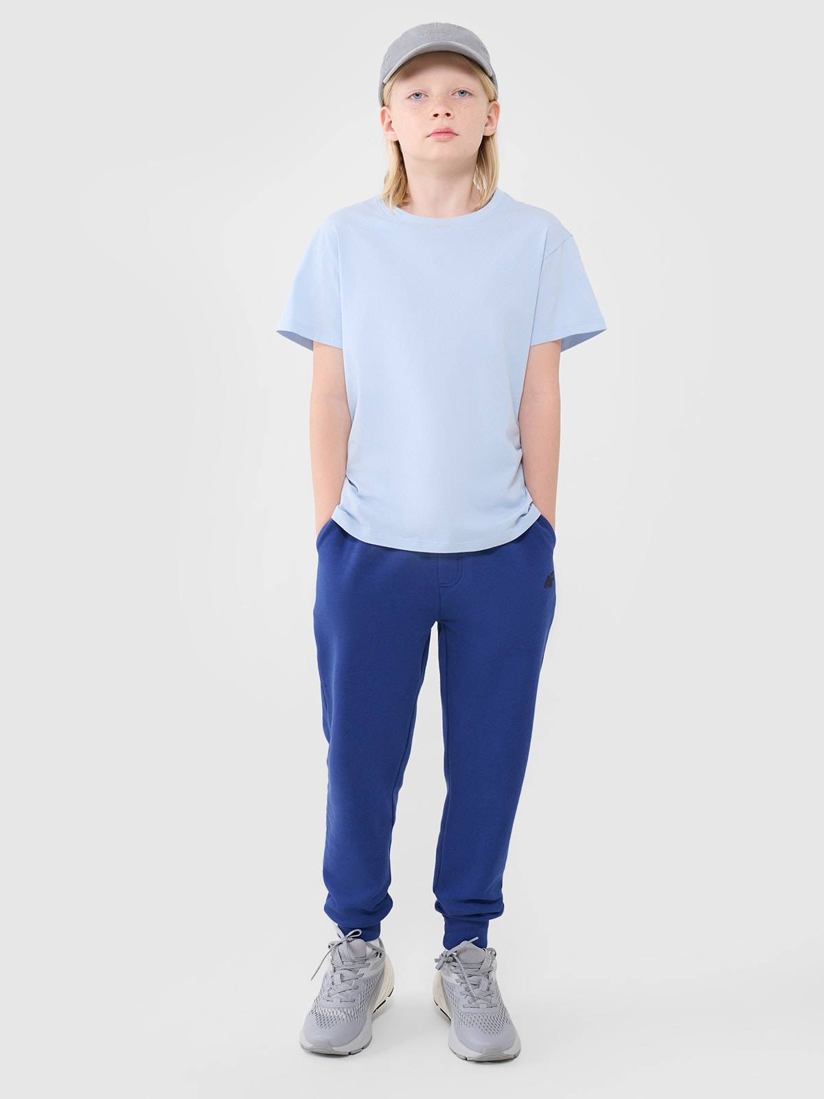 4F Spodnie dresowe joggery chłopięce - niebieskie 158 (12-13 lat)