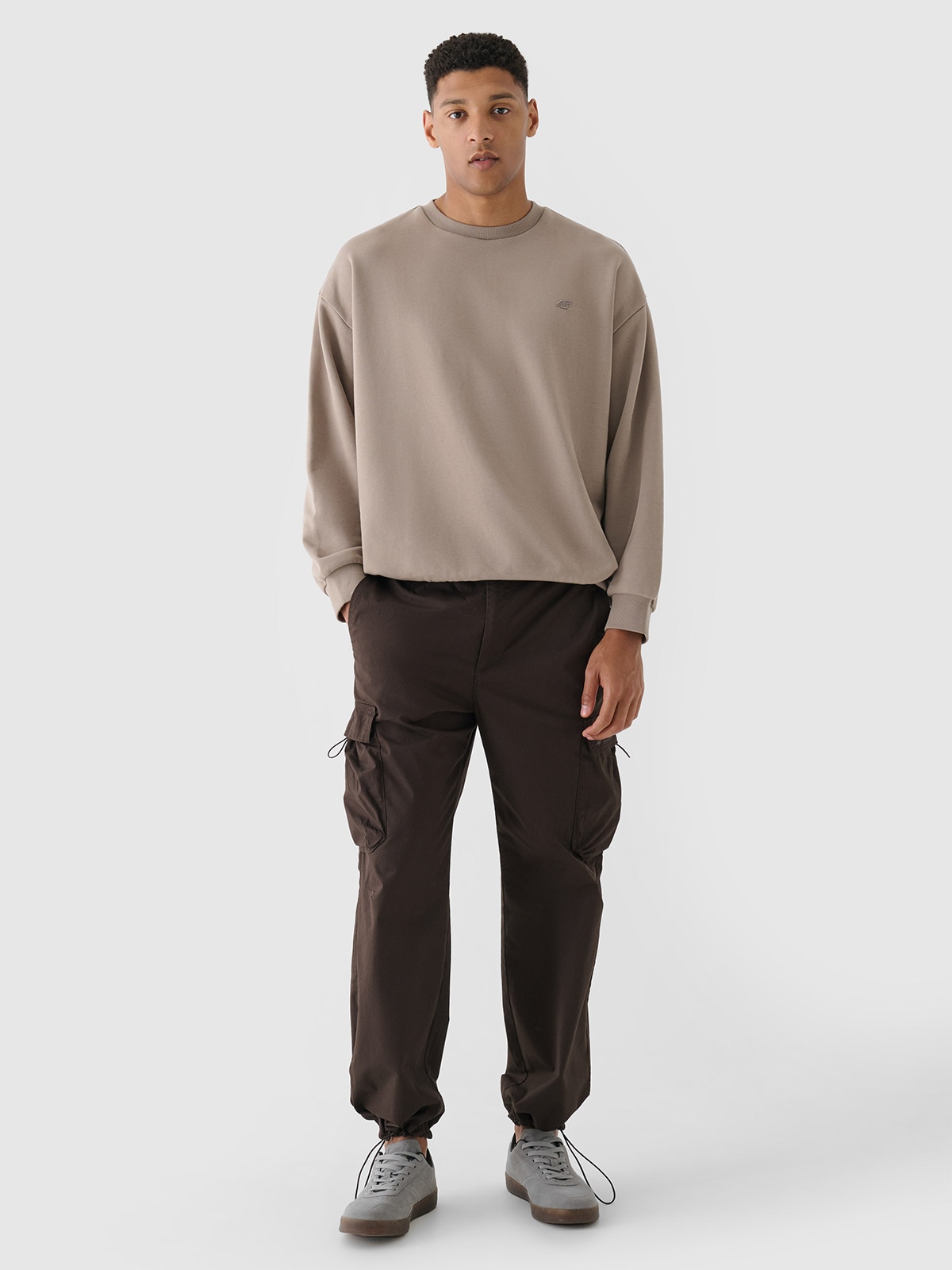 4F Spodnie casual parachute cargo męskie - brązowe XXL