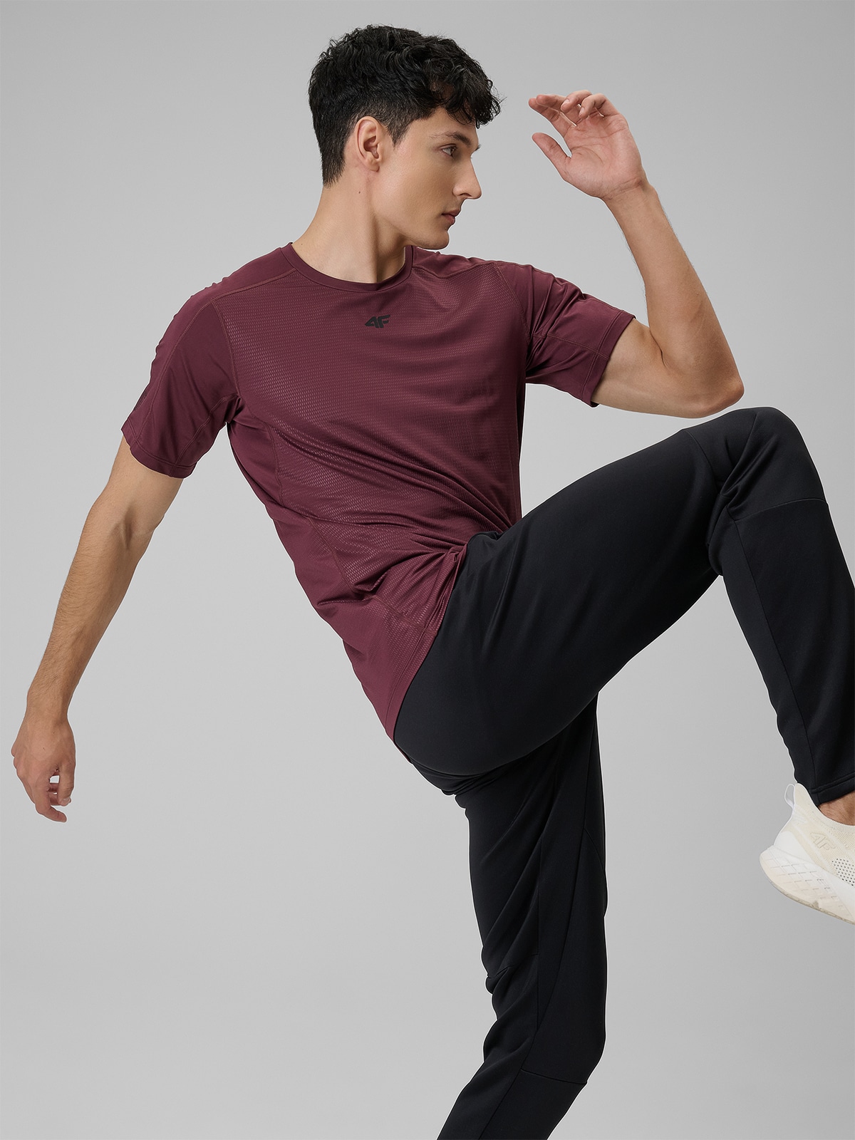 4F Koszulka treningowa regular szybkoschnąca męska - burgundowa S