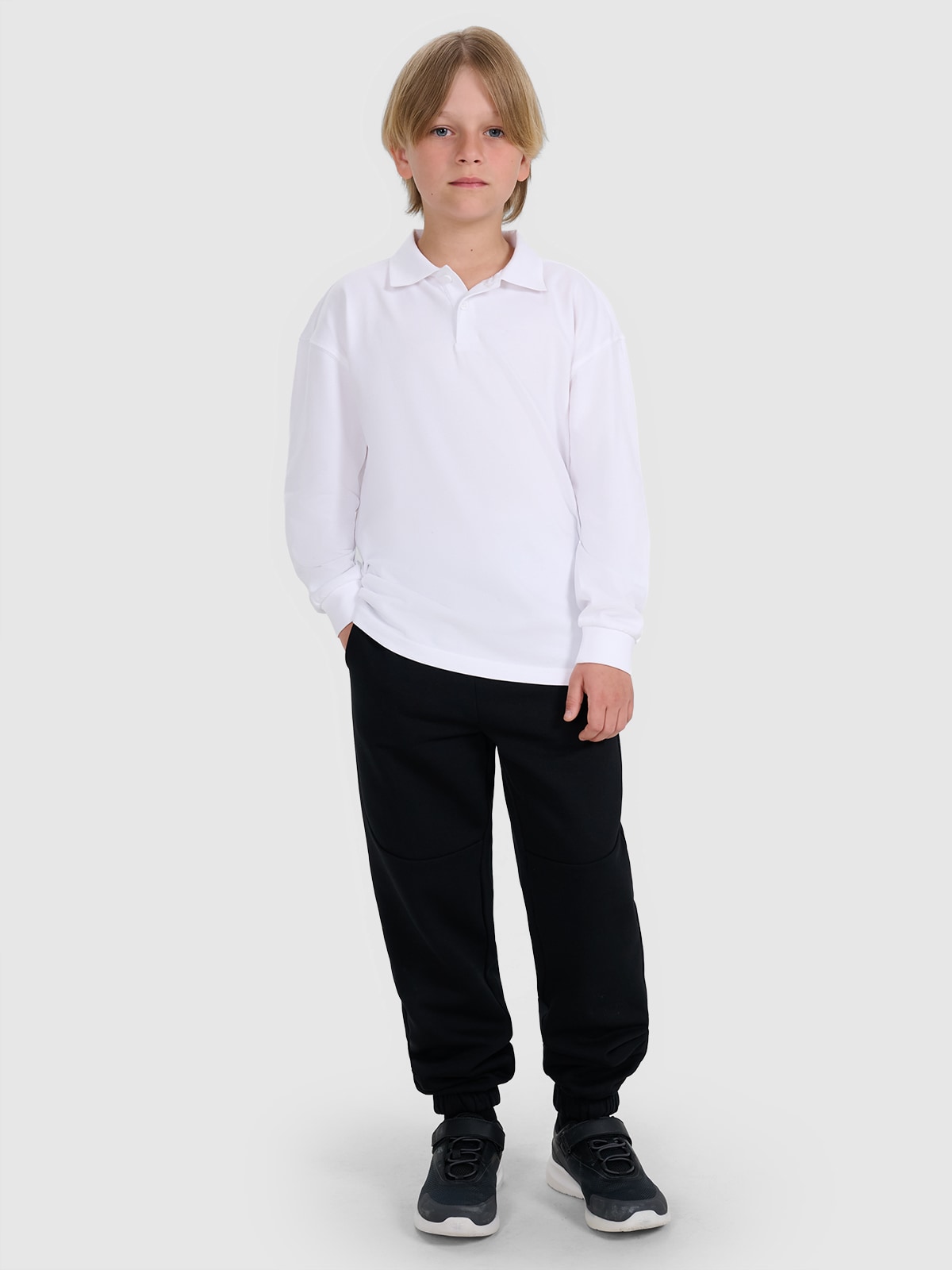 4F Spodnie dresowe joggery chłopięce - czarne 164 (13-14 lat)