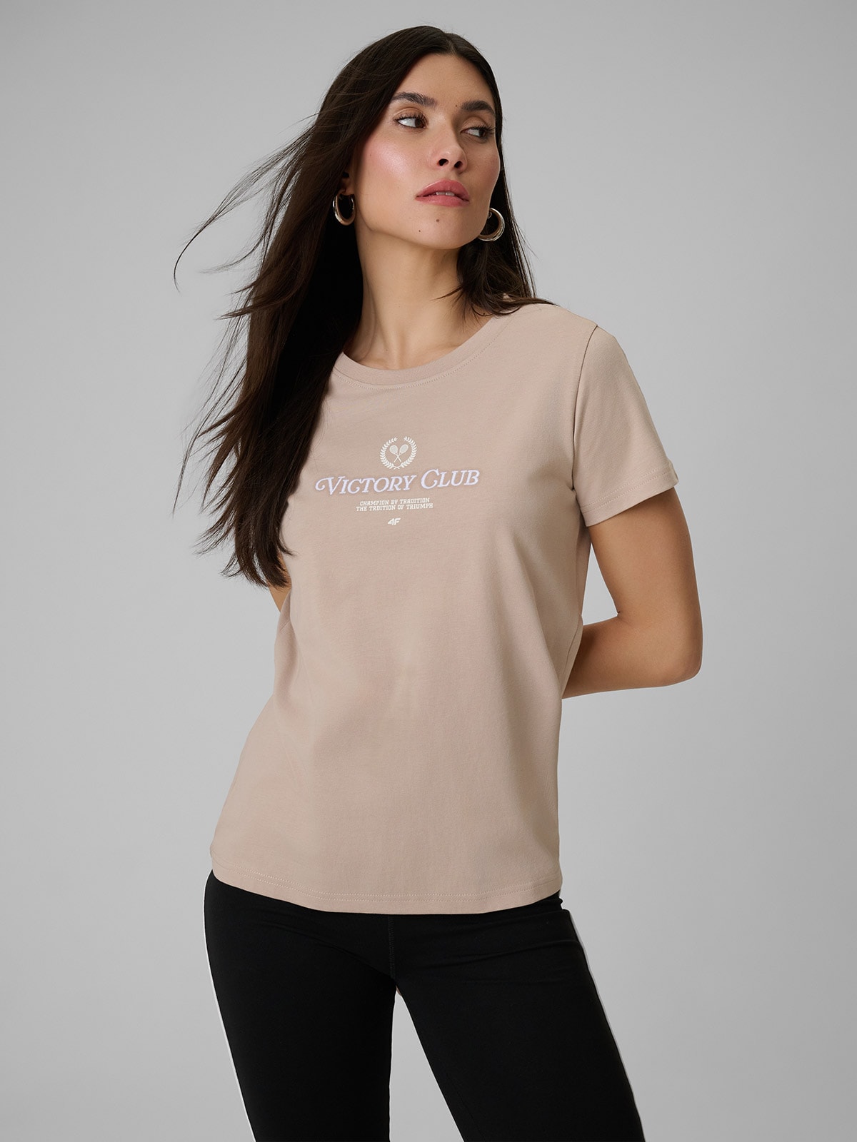 4F T-shirt regular z nadrukiem damski - beżowy M