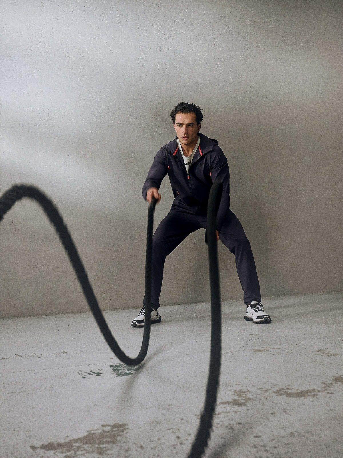 4F Bluza treningowa regular z kapturem męska - szara L