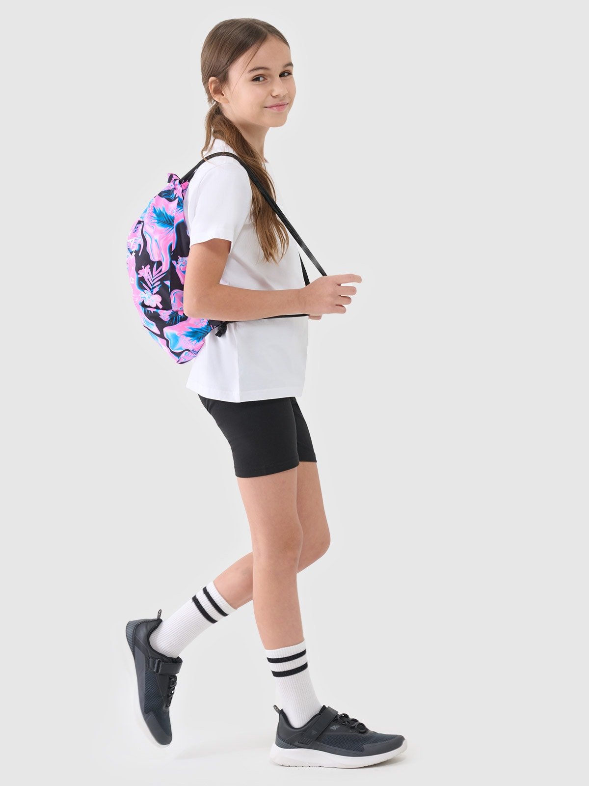 4F Komplet sportowy na WF (koszulka+spodenki+worek) dziewczęcy - czarny 134/140 (8-10 lat)