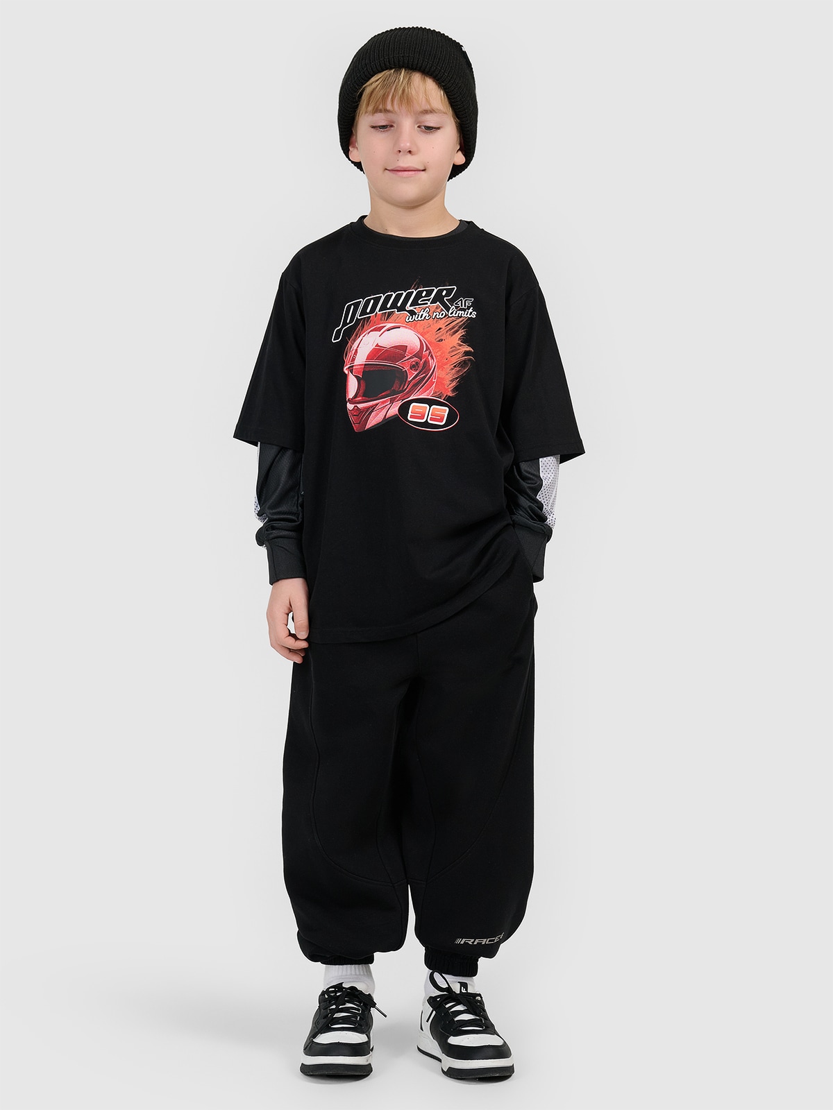 4F T-shirt loose z nadrukiem chłopięcy - czarny 146/152 (10-12 lat)