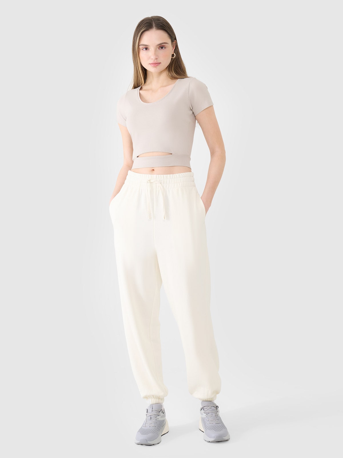 4F Spodnie dresowe joggery damskie - białe XXL