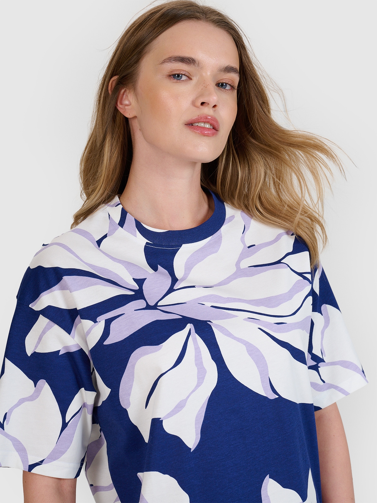 4F T-shirt oversize z nadrukiem damski - żółta XL