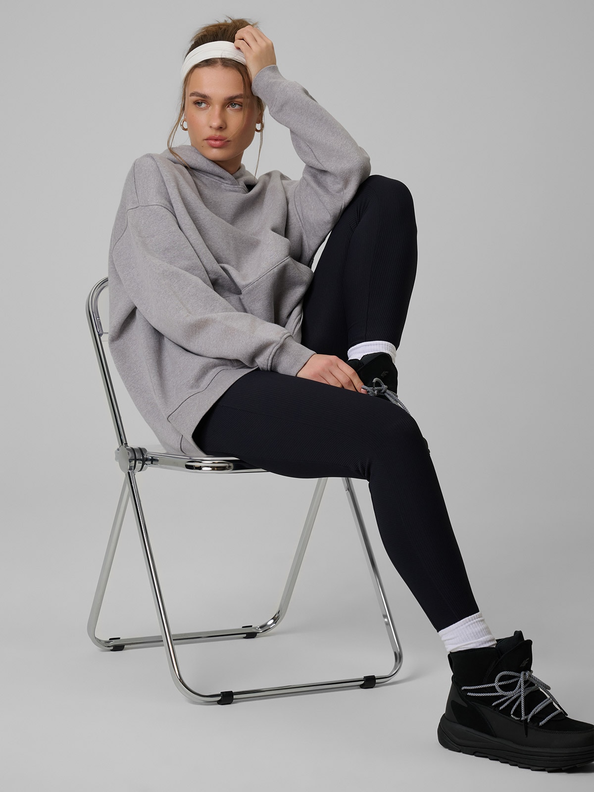 4F Bluza dresowa loose z kapturem damska - szara M