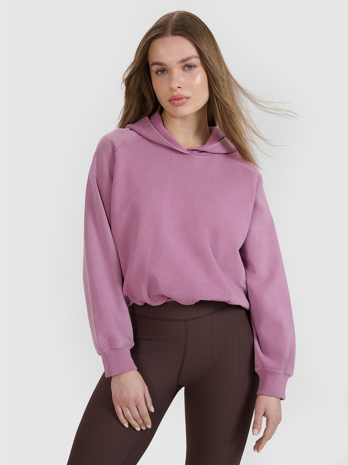 4F Bluza dresowa cropped nierozpinana z kapturem damska 4F x Anna Lewandowska - różowa L