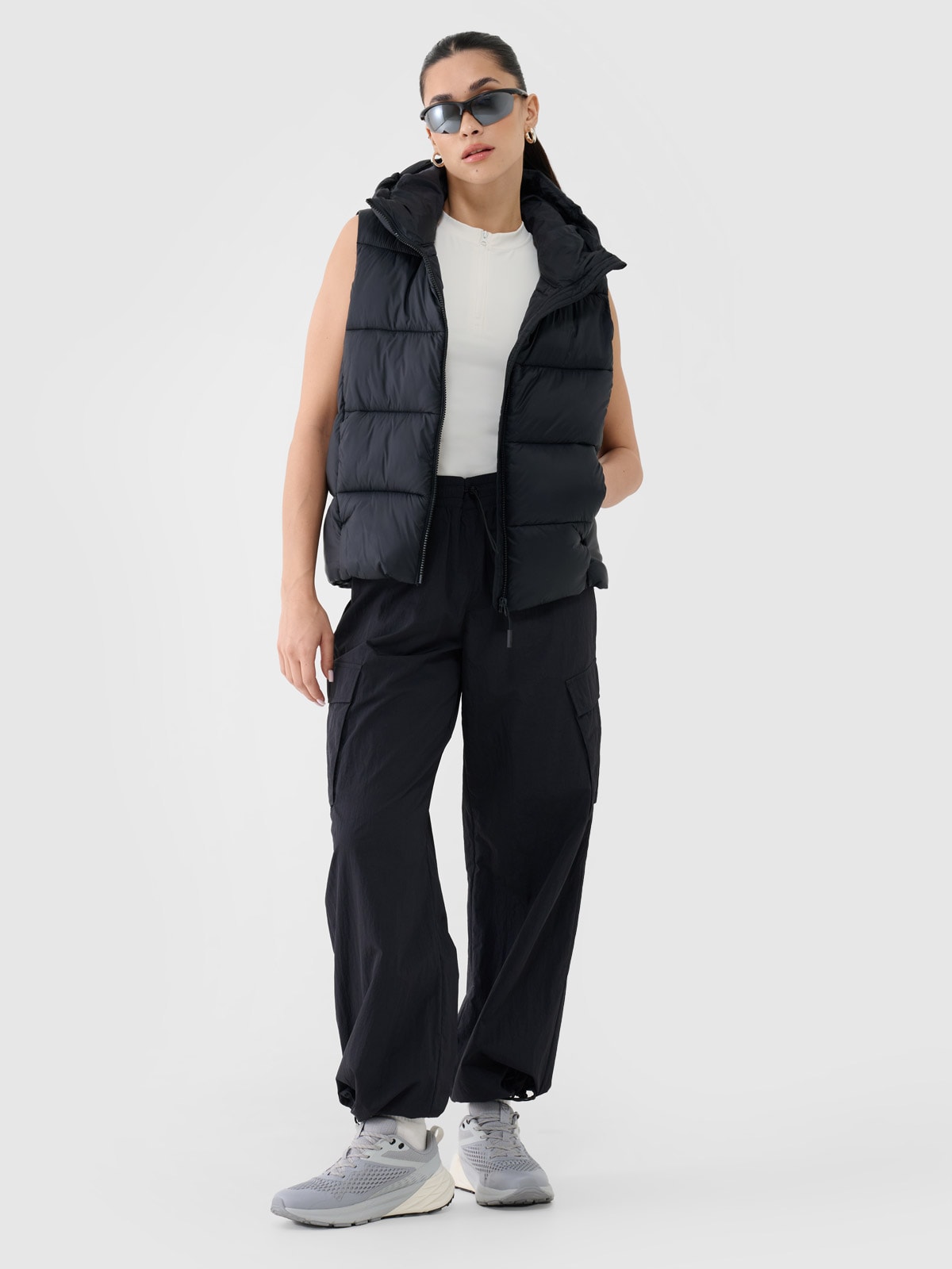 4F Spodnie casual oversize damskie - czarne S