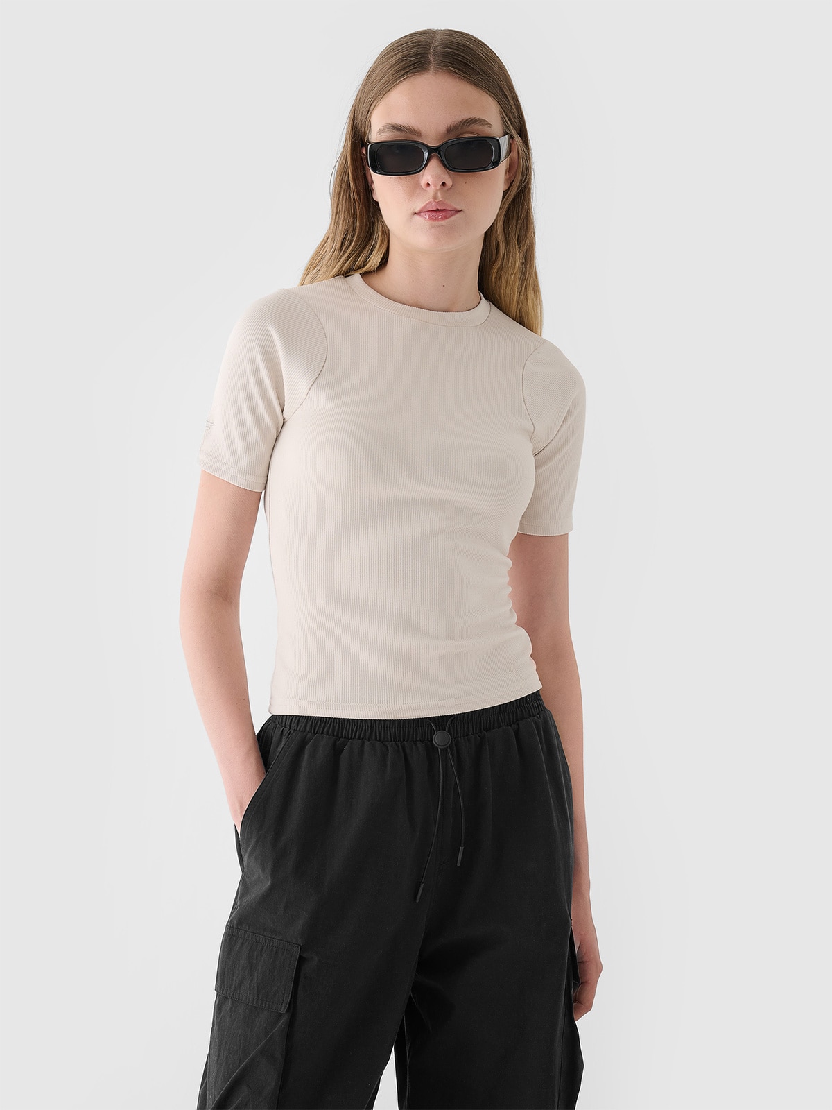 4F T-shirt slim crop-top gładki damski - beżowy L
