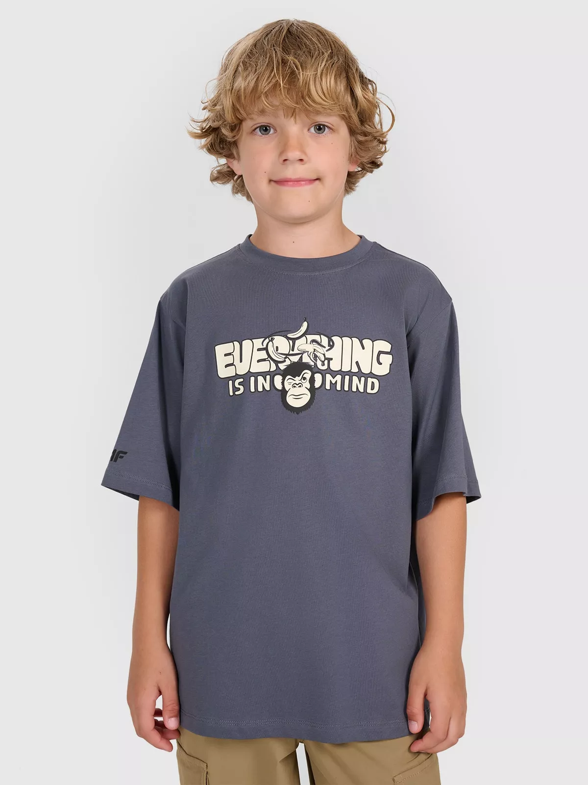 4F T-shirt oversize z nadrukiem chłopięcy - szary 134 (8-9 lat)