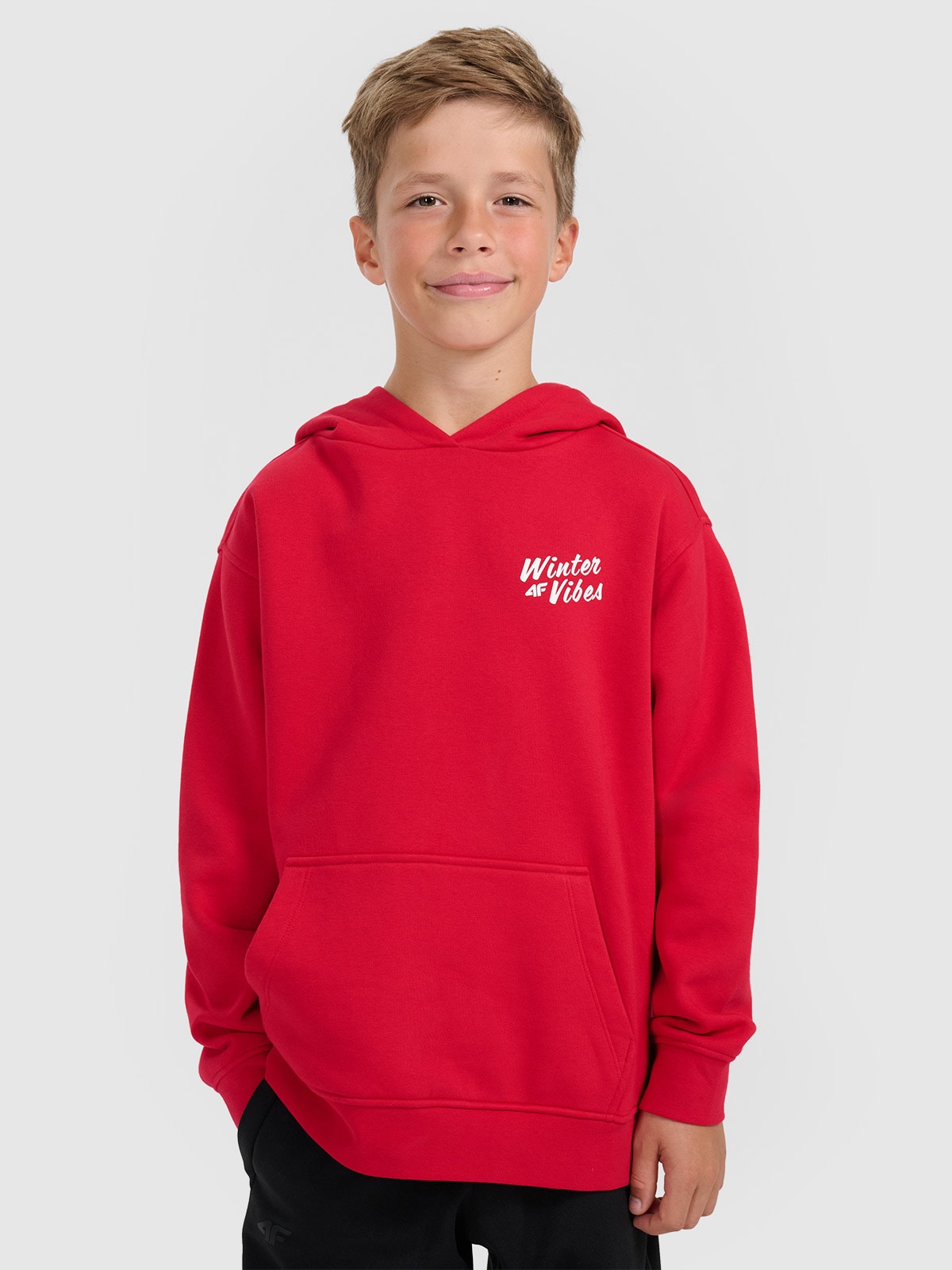 4F Bluza dresowa nierozpinana z kapturem chłopięca - czerwona 122/128 (6-8 lat)