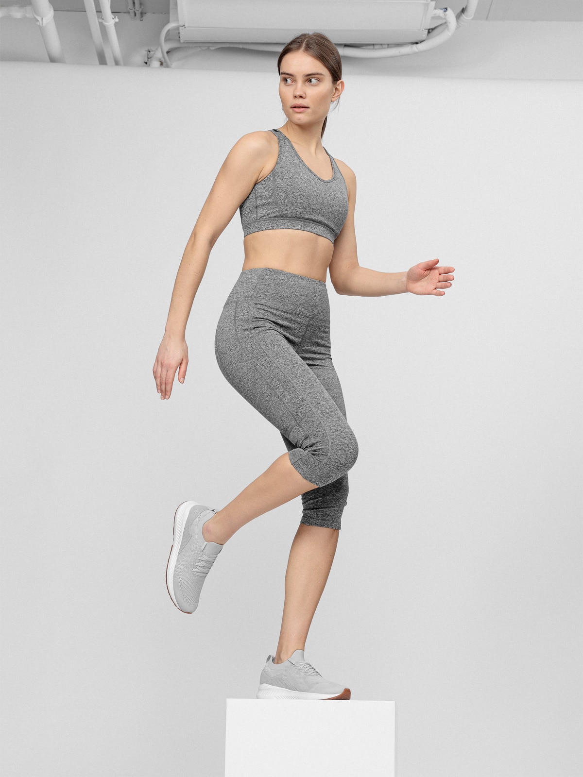 4F Legginsy treningowe 3/4 szybkoschnące damskie XS