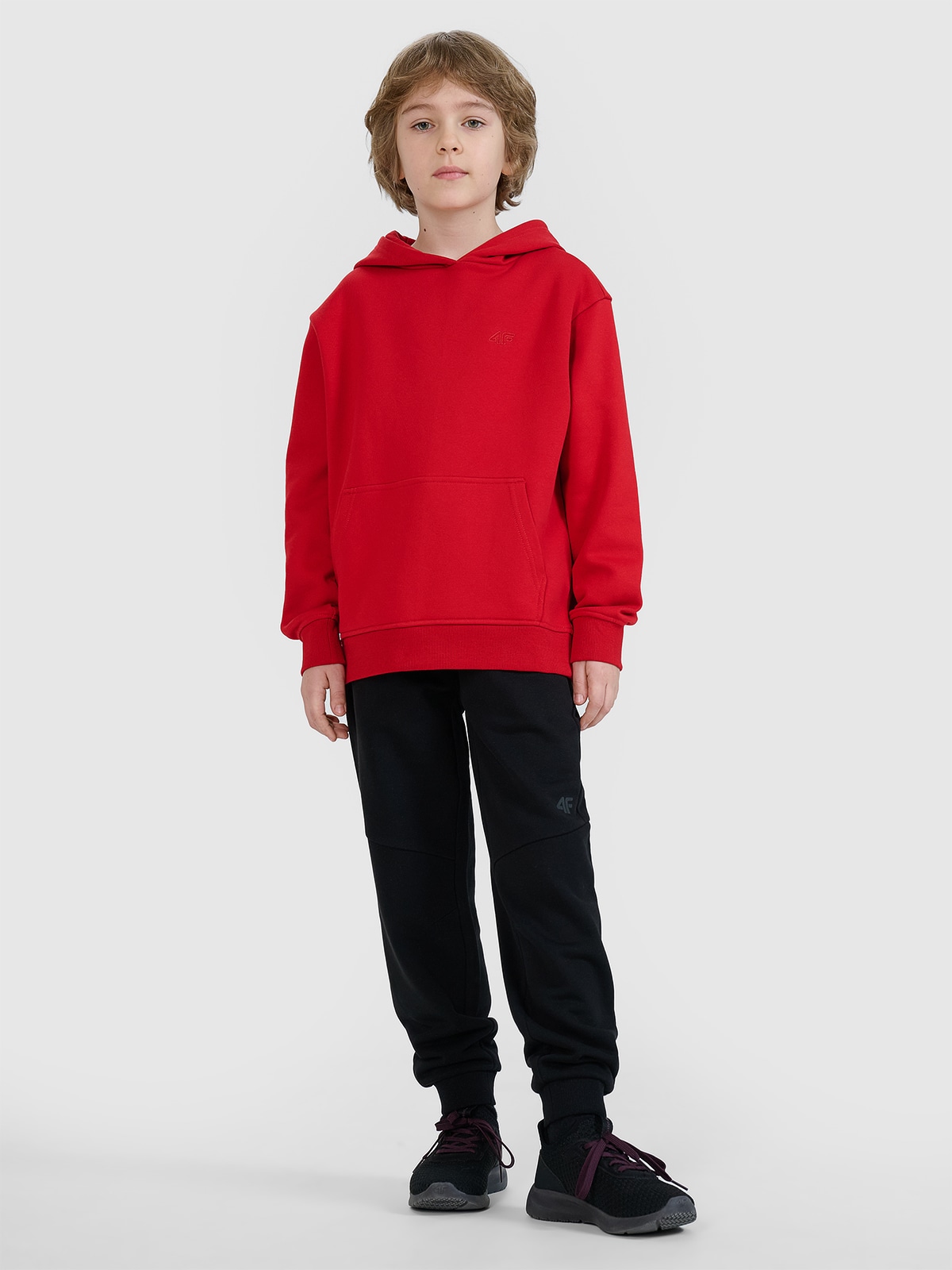 4F Spodnie dresowe joggery chłopięce - czarne 122 (6-7 lat)