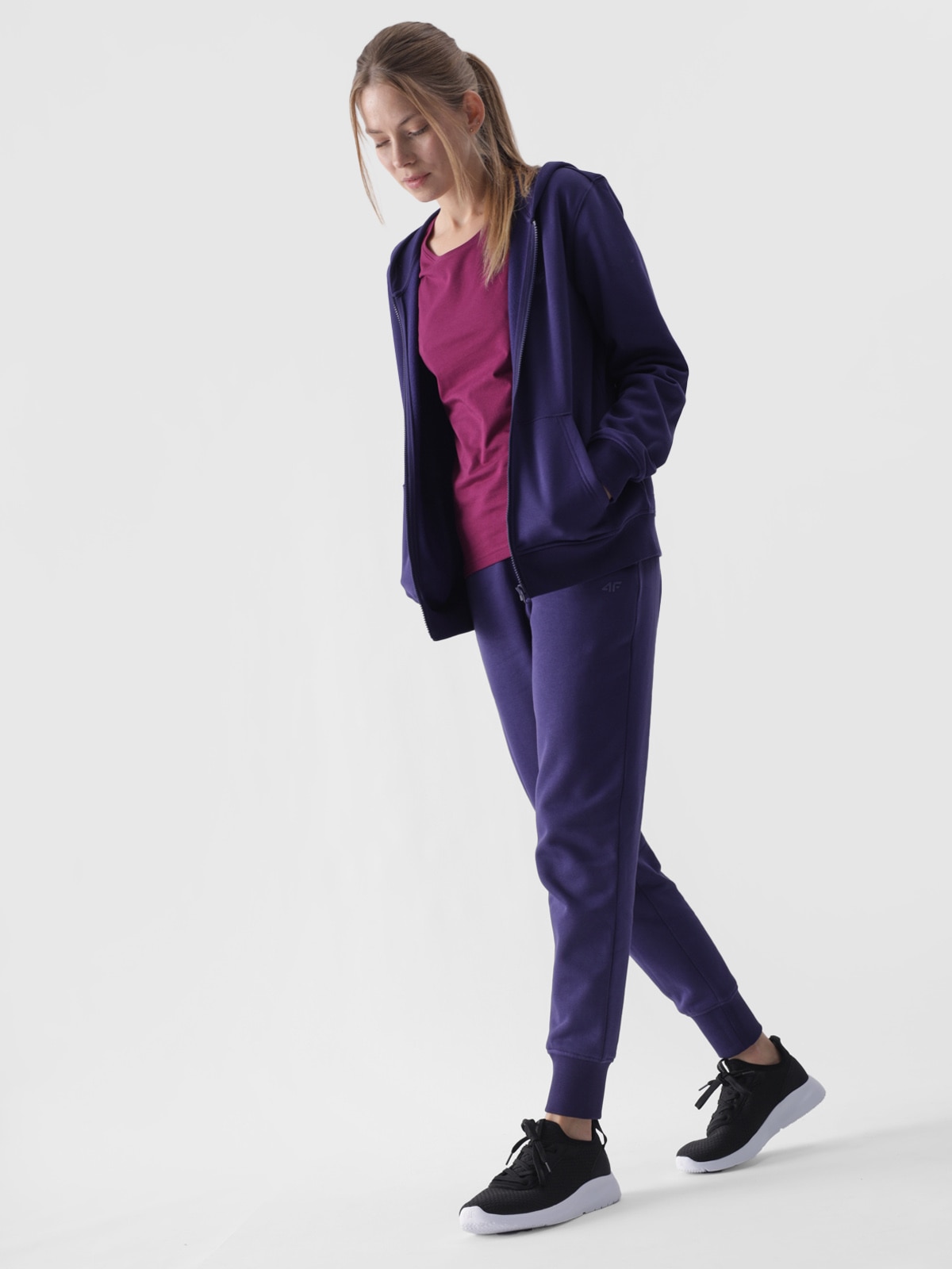 4F Spodnie dresowe joggery damskie - granatowe XS
