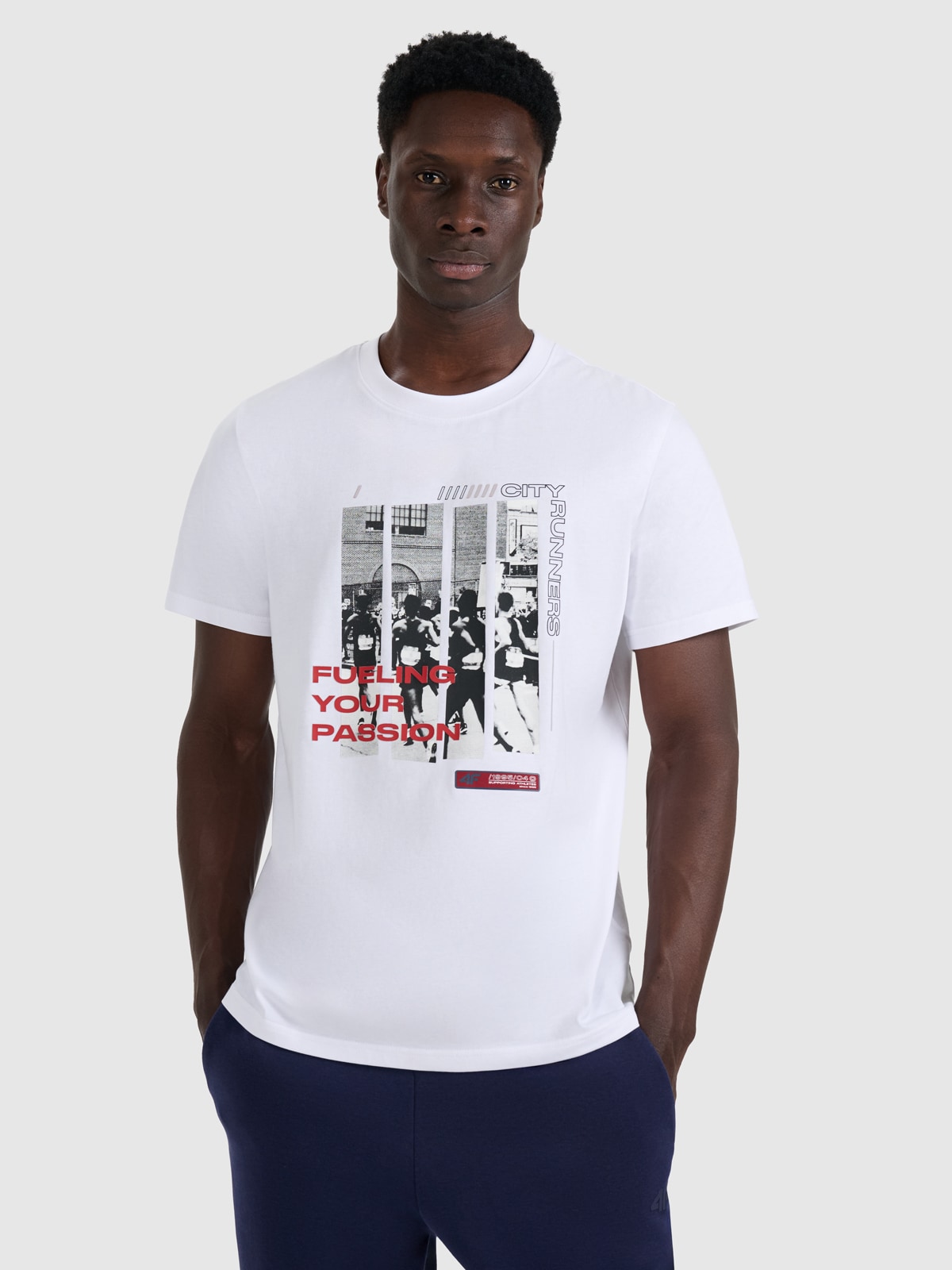 4F T-shirt regular z nadrukiem męski - biały L