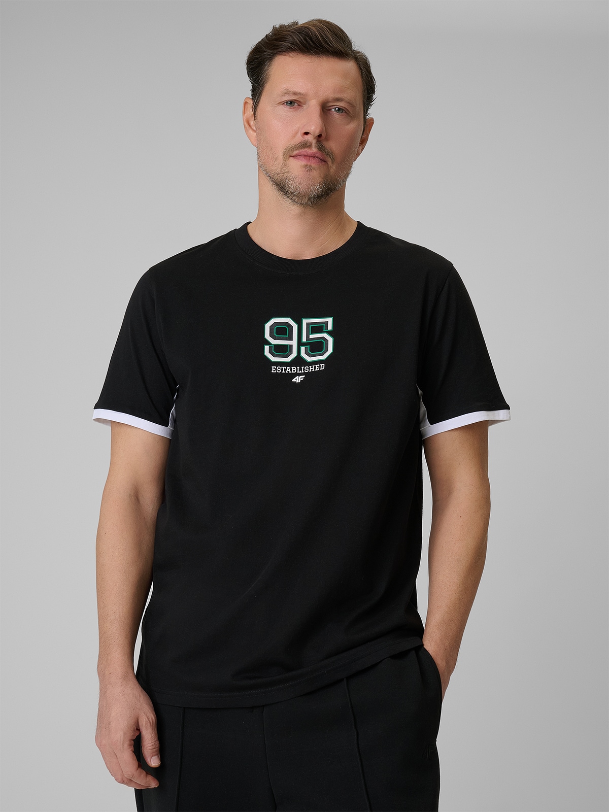 4F T-shirt regular z nadrukiem męski - czarny XL