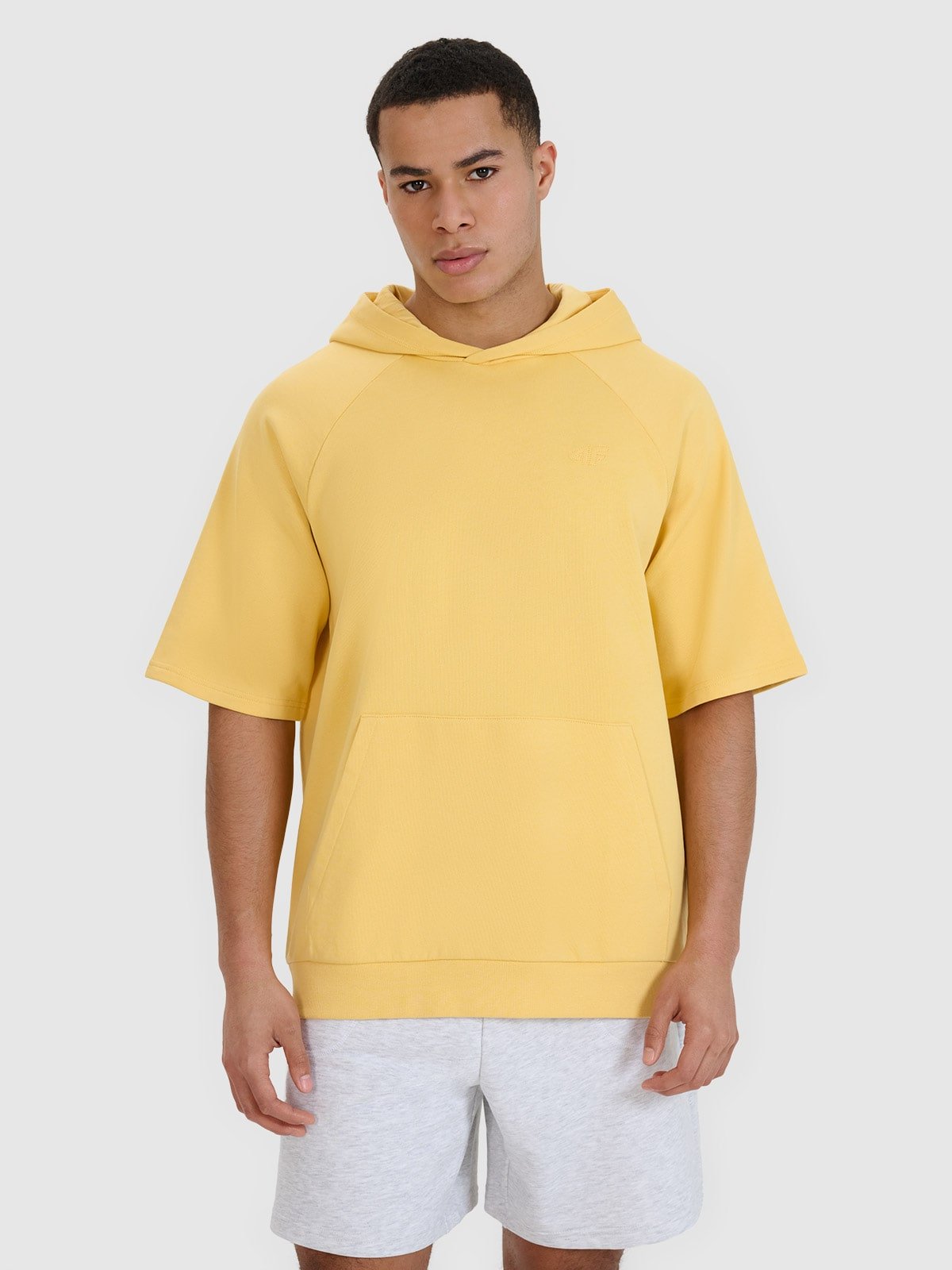 4F Bluza dresowa z krótkim rękawem z kapturem męska - żółta M