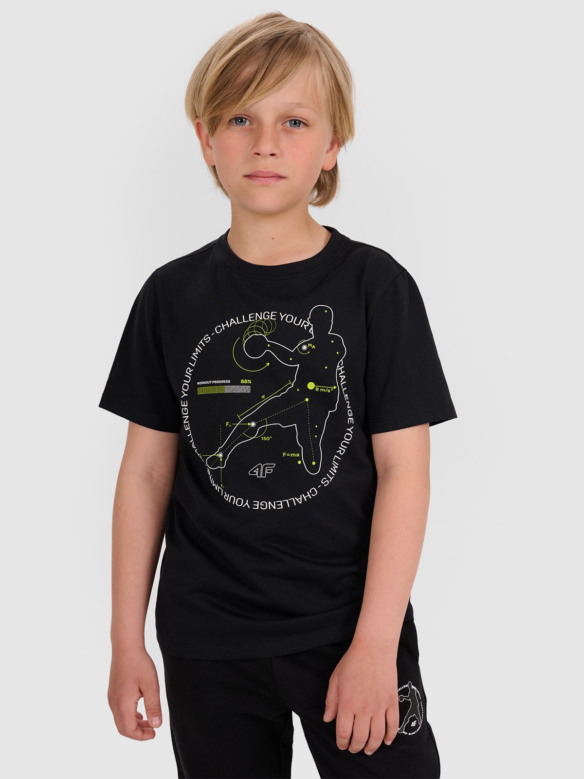 4F T-shirt regular z nadrukiem chłopięcy - czarny 122 (6-7 lat)