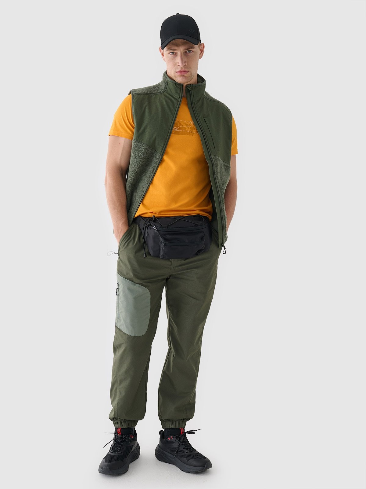 4F Spodnie casual męskie - oliwkowe/khaki M