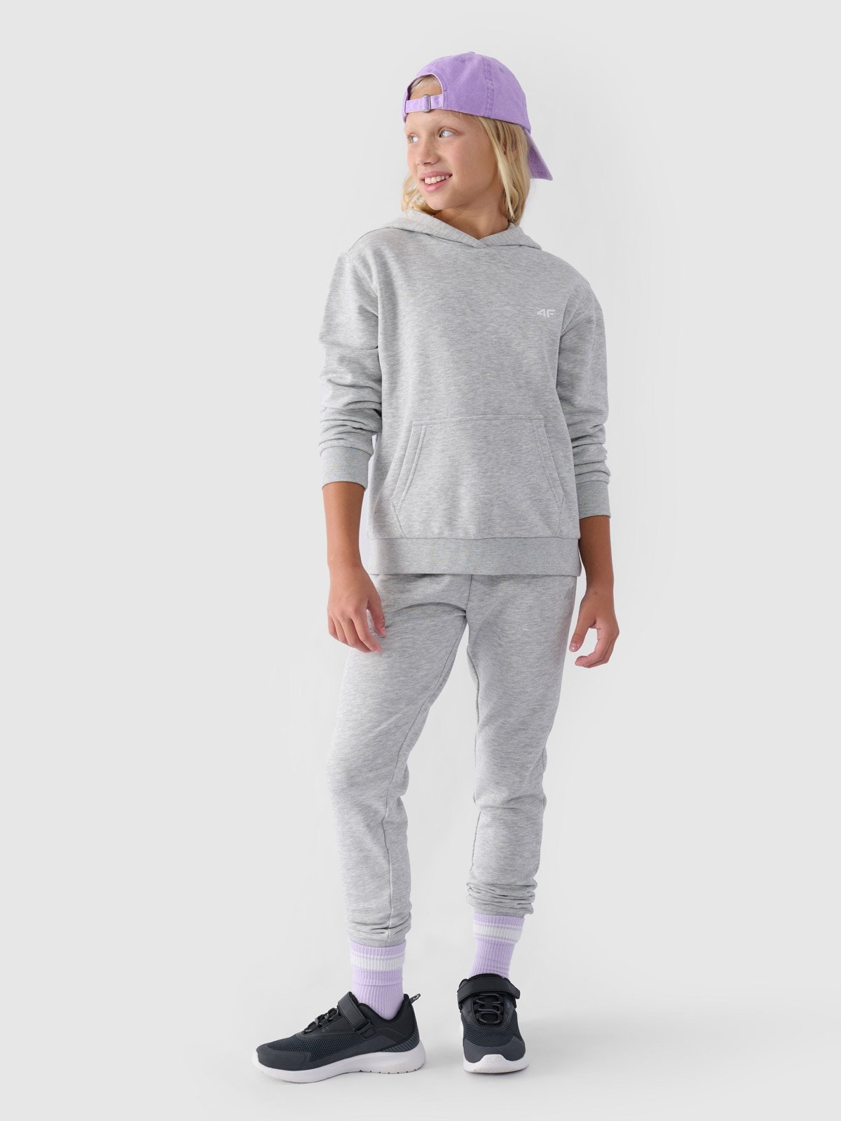 4F Spodnie dresowe joggery dziewczęce - szare 122 (6-7 lat)