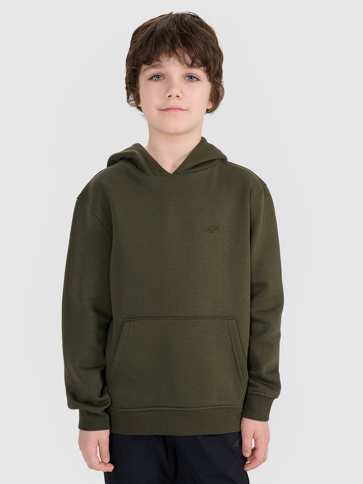 4F Bluza dresowa nierozpinana z kapturem chłopięca - khaki 122 (6-7 lat)