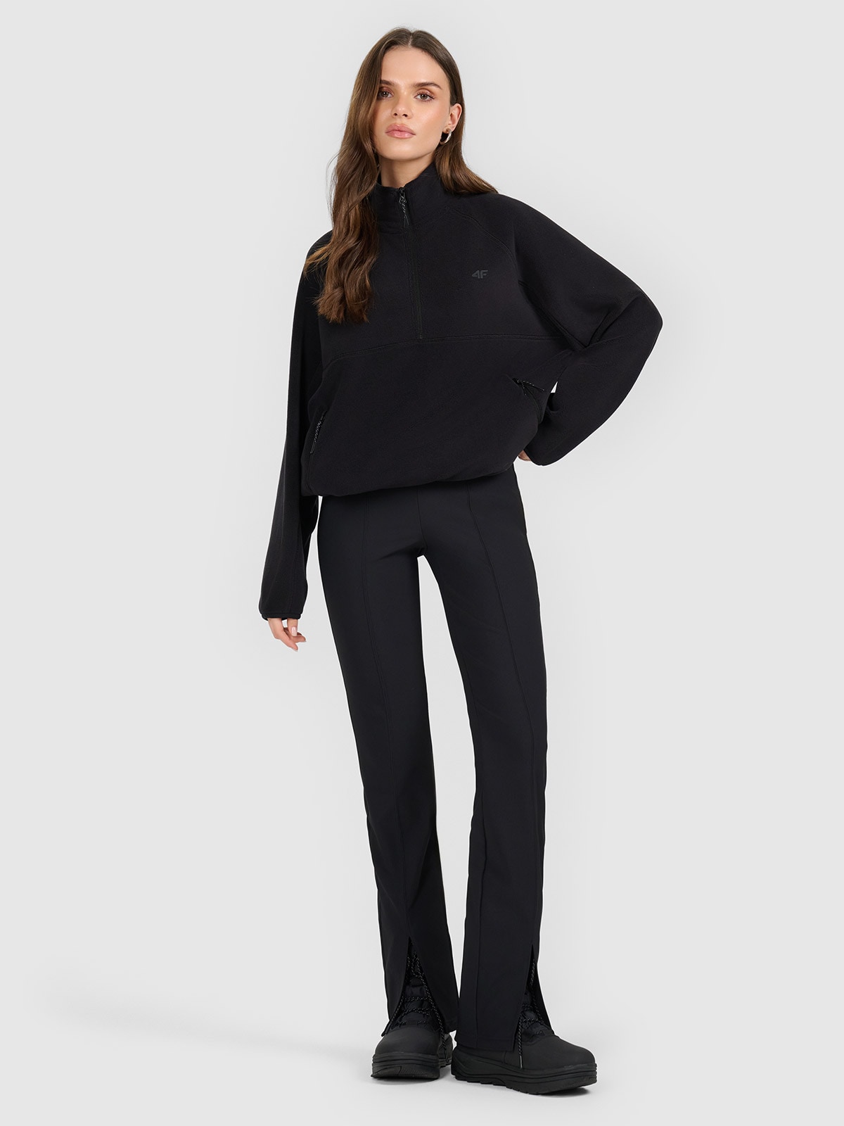 4F Legginsy z rozszerzanymi nogawkami damskie - czarne M
