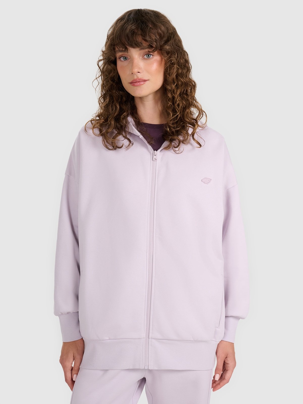 4F Bluza dresowa rozpinana z kapturem damska - fioletowa M