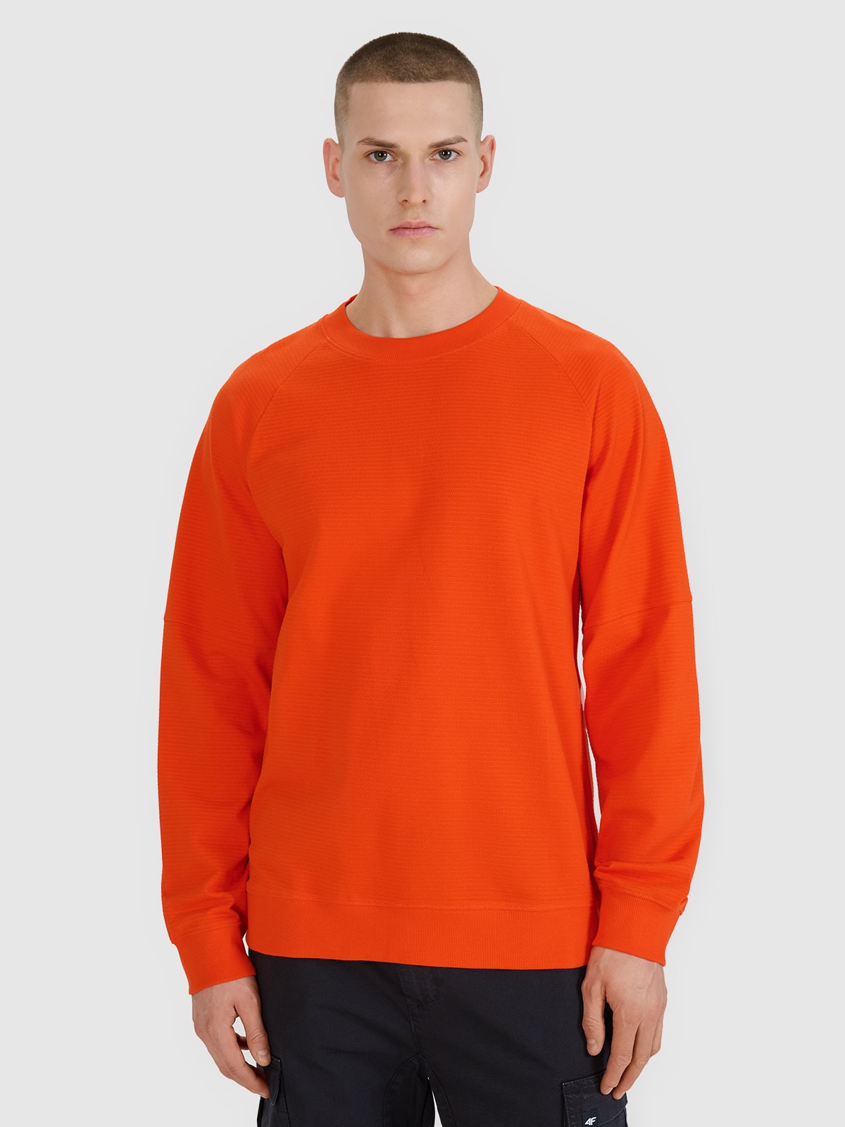 4F Bluza dresowa nierozpinana bez kaptura męska - pomarańczowa M