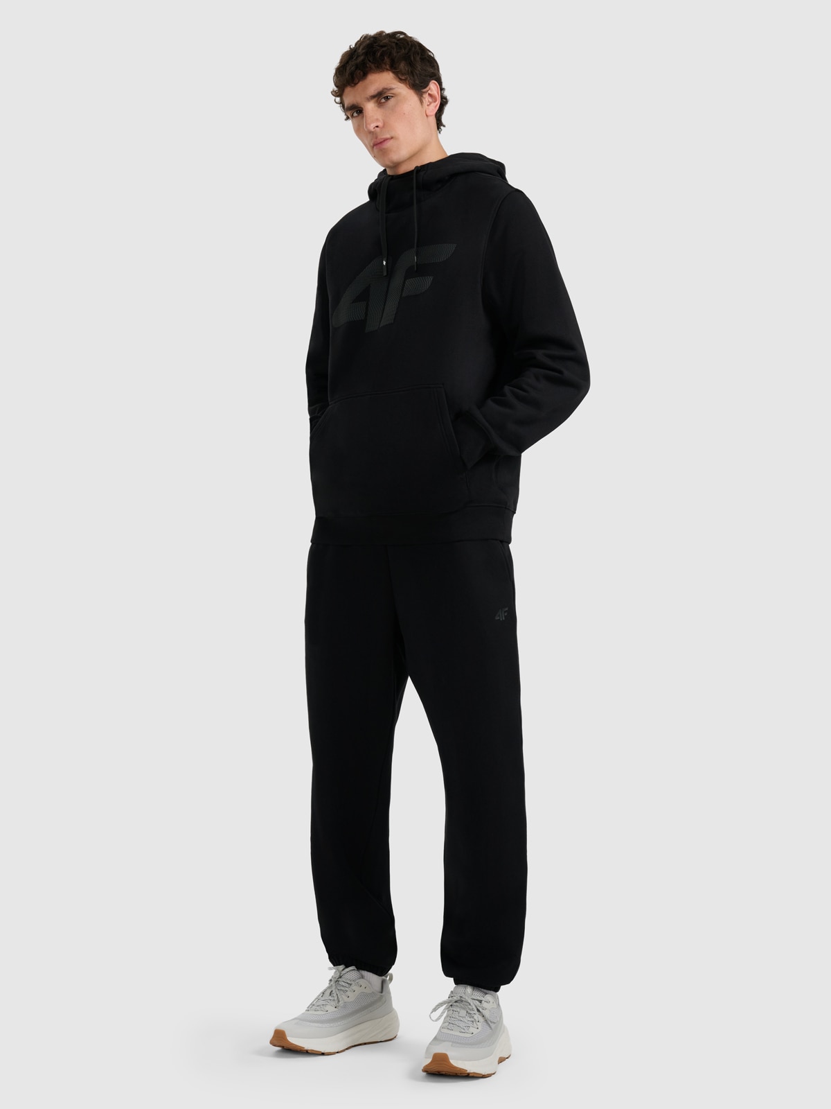 4F Spodnie dresowe joggery męskie - czarne XL
