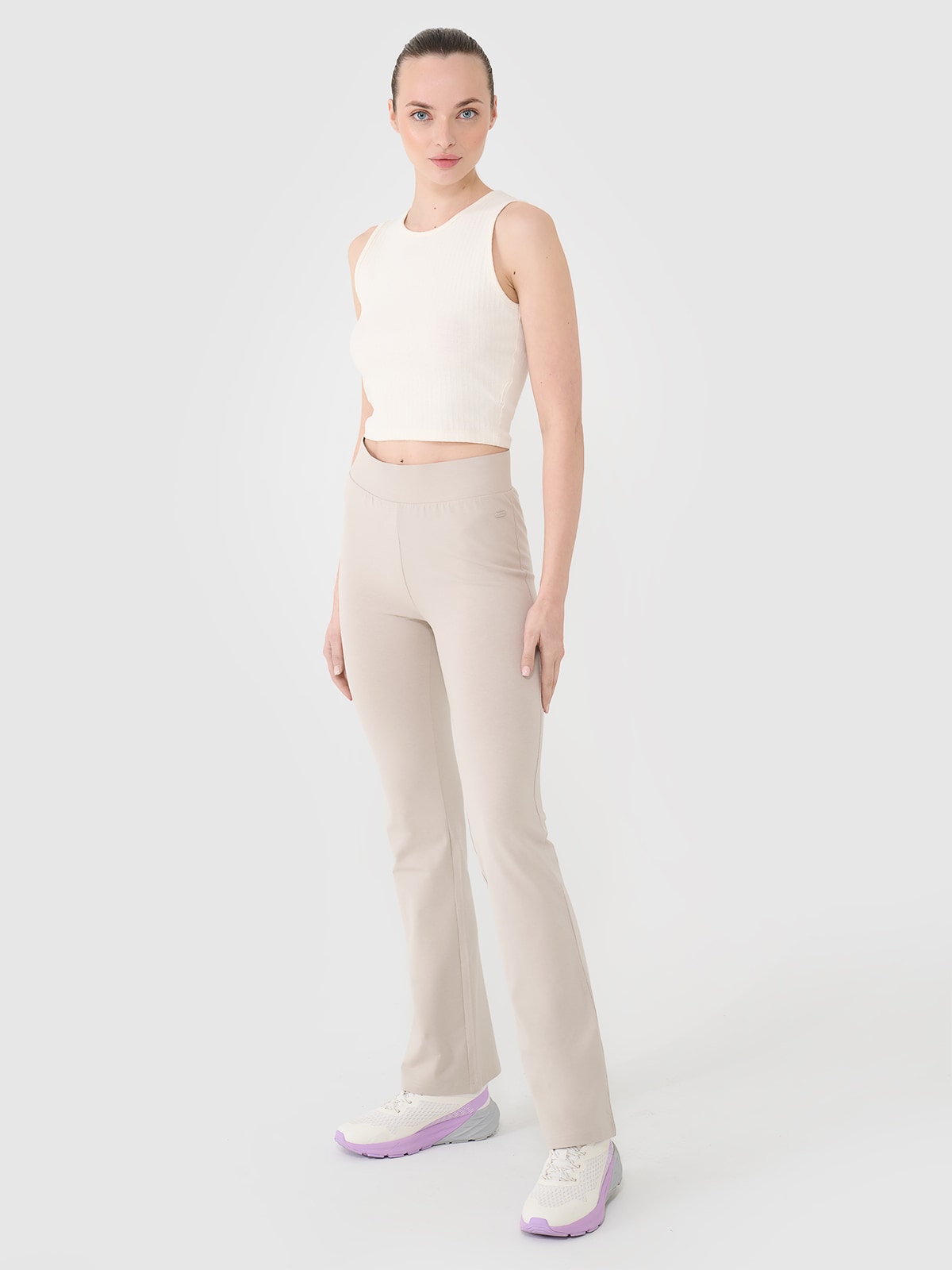 4F Legginsy z rozszerzanymi nogawkami damskie - beżowe M