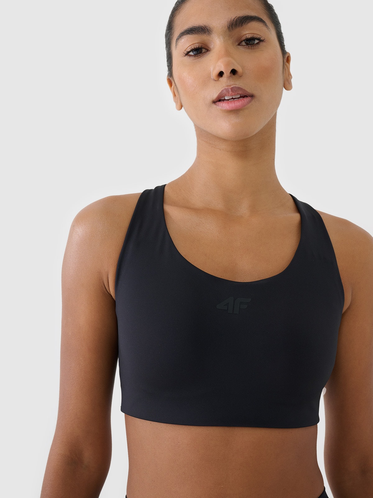 4F Biustonosz treningowy ze średnim wsparciem - czarny S