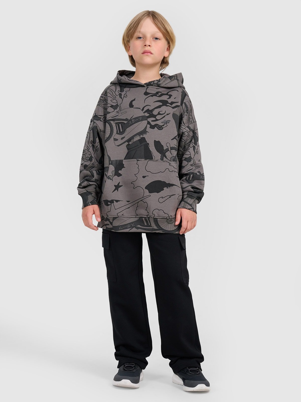 4F Spodnie dresowe cargo chłopięce - czarne 140 (9-10 lat)